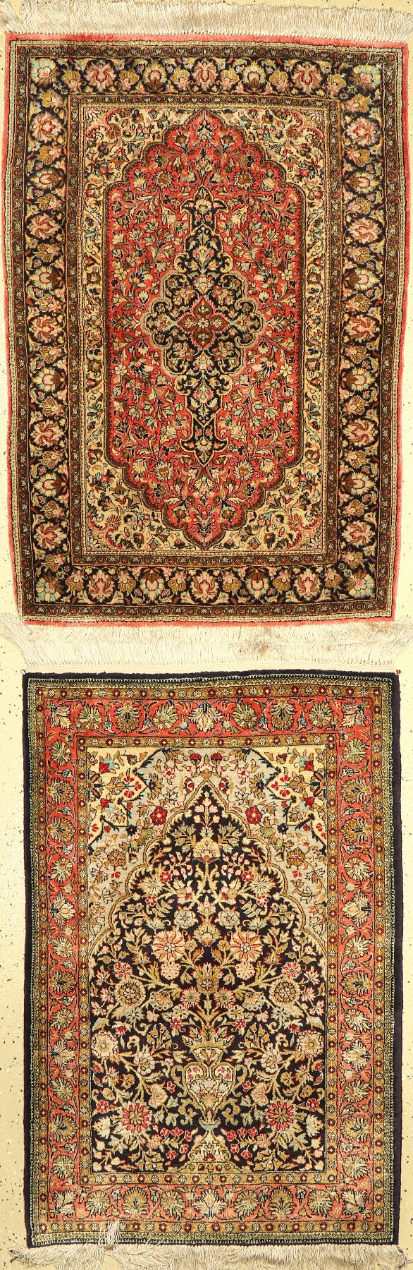 1 Paar Ghom Seide, Persien, ca. 60 Jahre, reine Naturseide, ca. 126 x 86 cm, EHZ: 2 (einer verfärbt).