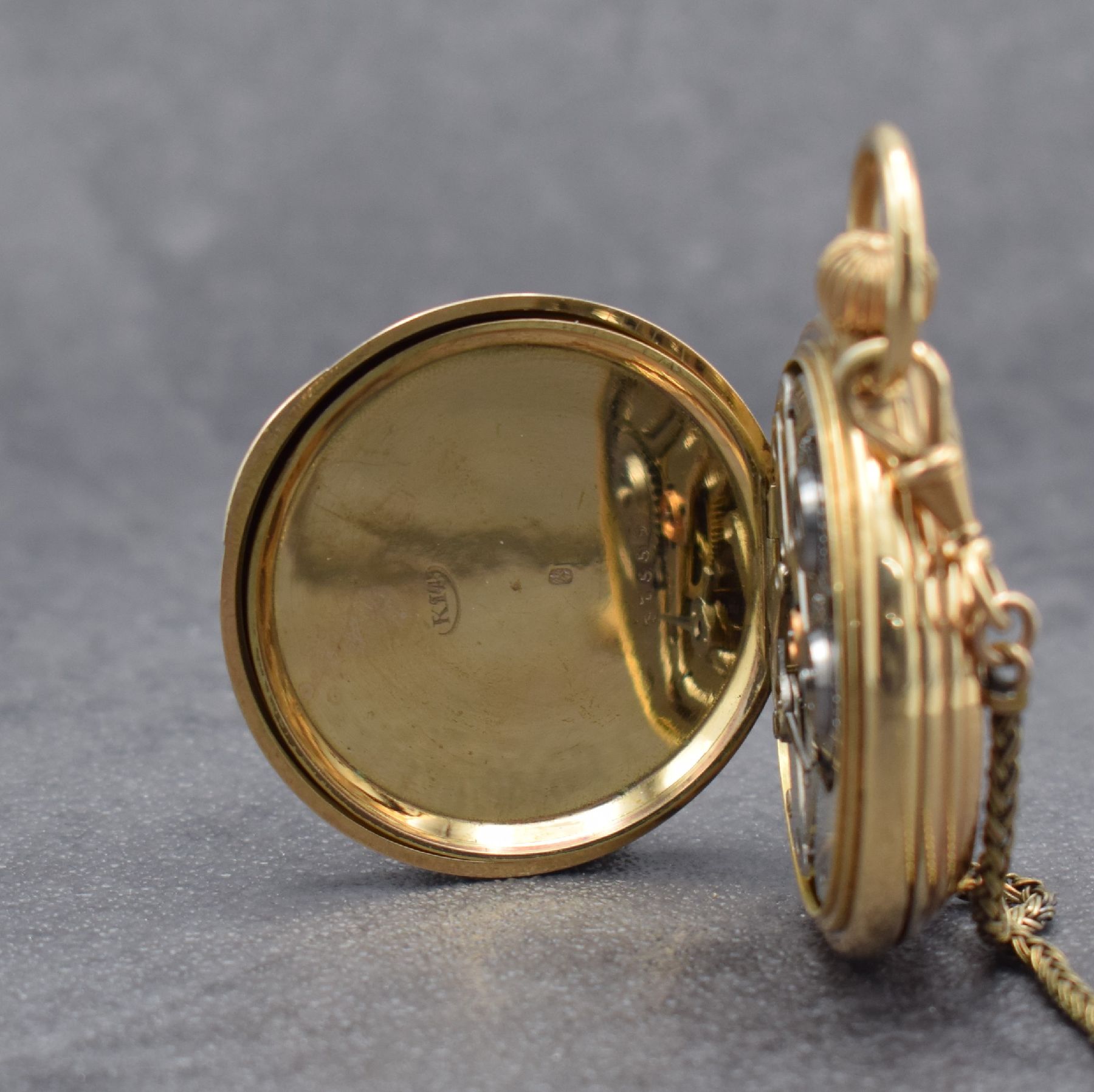 Detail f: MONARD GENEVE Savonette Herrentaschenuhr in RG 585/000, Schweiz um 1880, an späterer GG 585/000 Kette, 3-Deckel Goldgeh. dell., versetzte ...