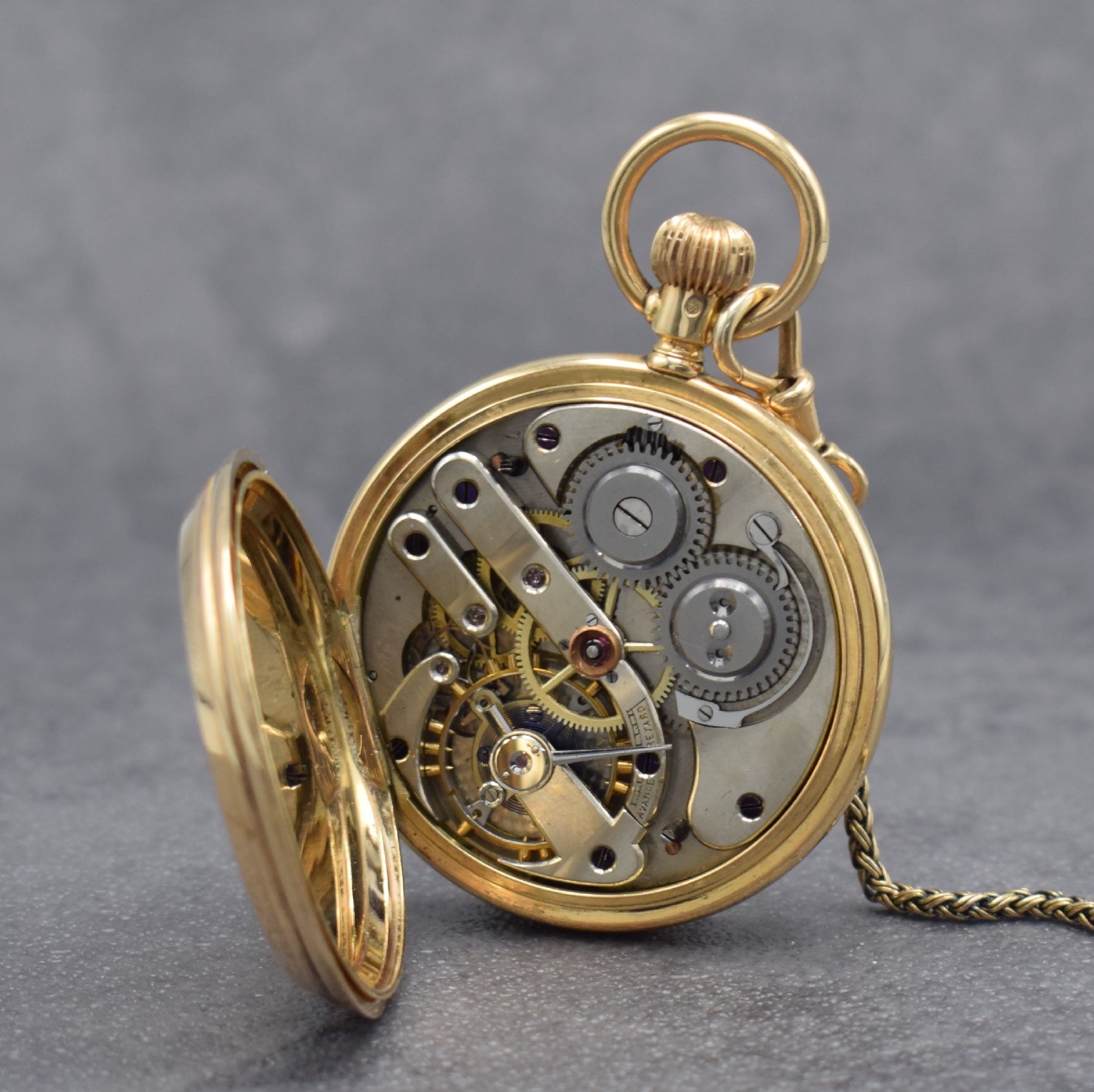 Detail g: MONARD GENEVE Savonette Herrentaschenuhr in RG 585/000, Schweiz um 1880, an späterer GG 585/000 Kette, 3-Deckel Goldgeh. dell., versetzte ...