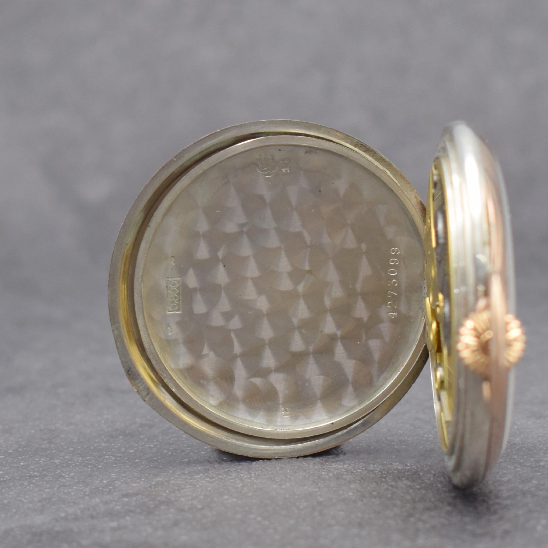 Detail e: 2 Taschenuhren: 1.) Damensavonette in RG 585/000 & 2.) LONGINES Taschenuhr in Silber, Schweiz um 1900, 1.) 2-Deckel Goldgeh. dell., Emailzifferbl. m. ...