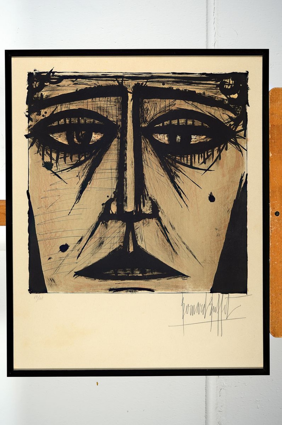 Detail l: Bernard Buffet, 1928 Paris-1999 Tourtour, Lithographie, Visage (1958), Ed. 68/108, rechts unten mit Bleistift signiert, unter Glas gerahmt, lt. ...