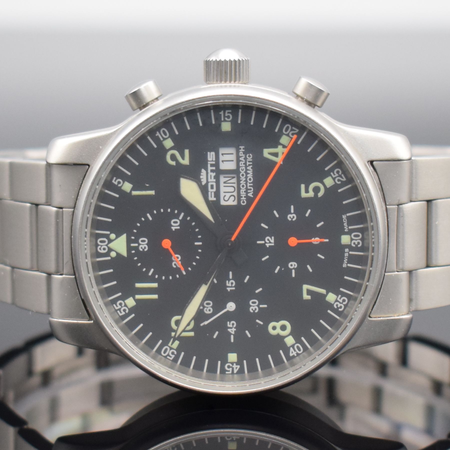Detail a: FORTIS Herrenarmbanduhr mit Chronograph, Schweiz um 1995, Automatik, beids. vergl. Gehäuse, Boden geschr., Gliederband m. Faltschl., schwarzes ...