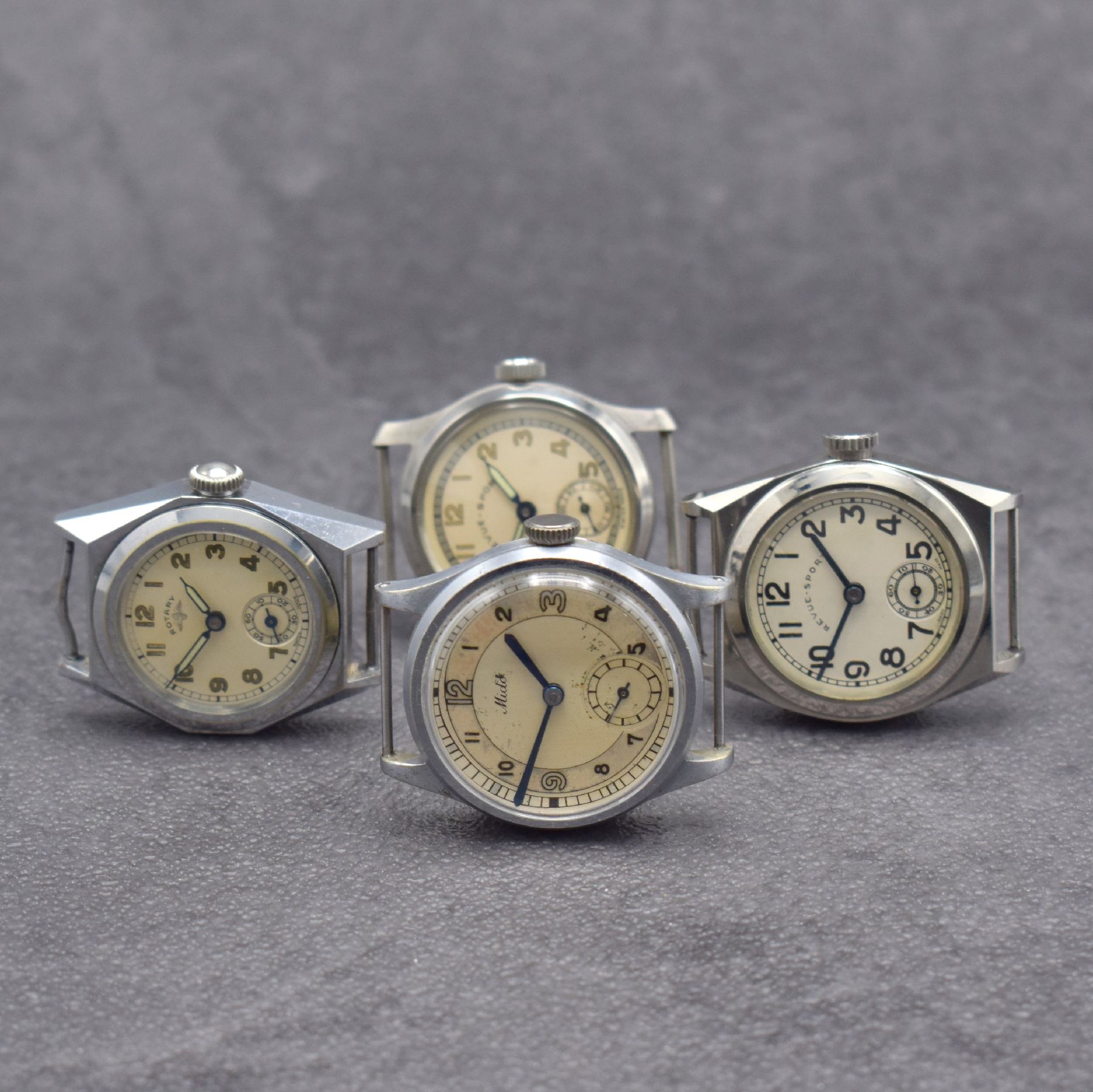 Konvolut 4 Armbanduhren, 2 x Revue-Sport, 1 x Mido, 1 x Rotary, alle Schweiz um 1940/50, Revue 1 x Geh. verschr., 1 x Boden aufgedr.,, silb. ...
