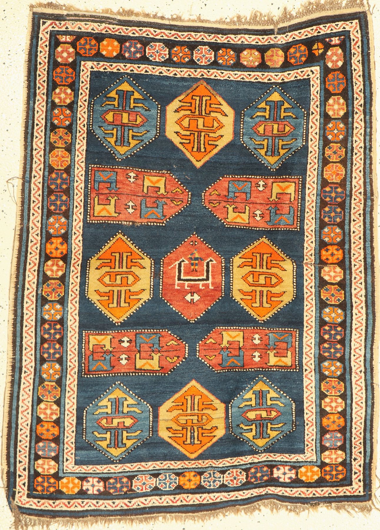 Kazak antik, Kaukasus, um 1910, Wolle auf Wolle, ca. 120 x 95 cm, EHZ: 3, (Trittfalte)