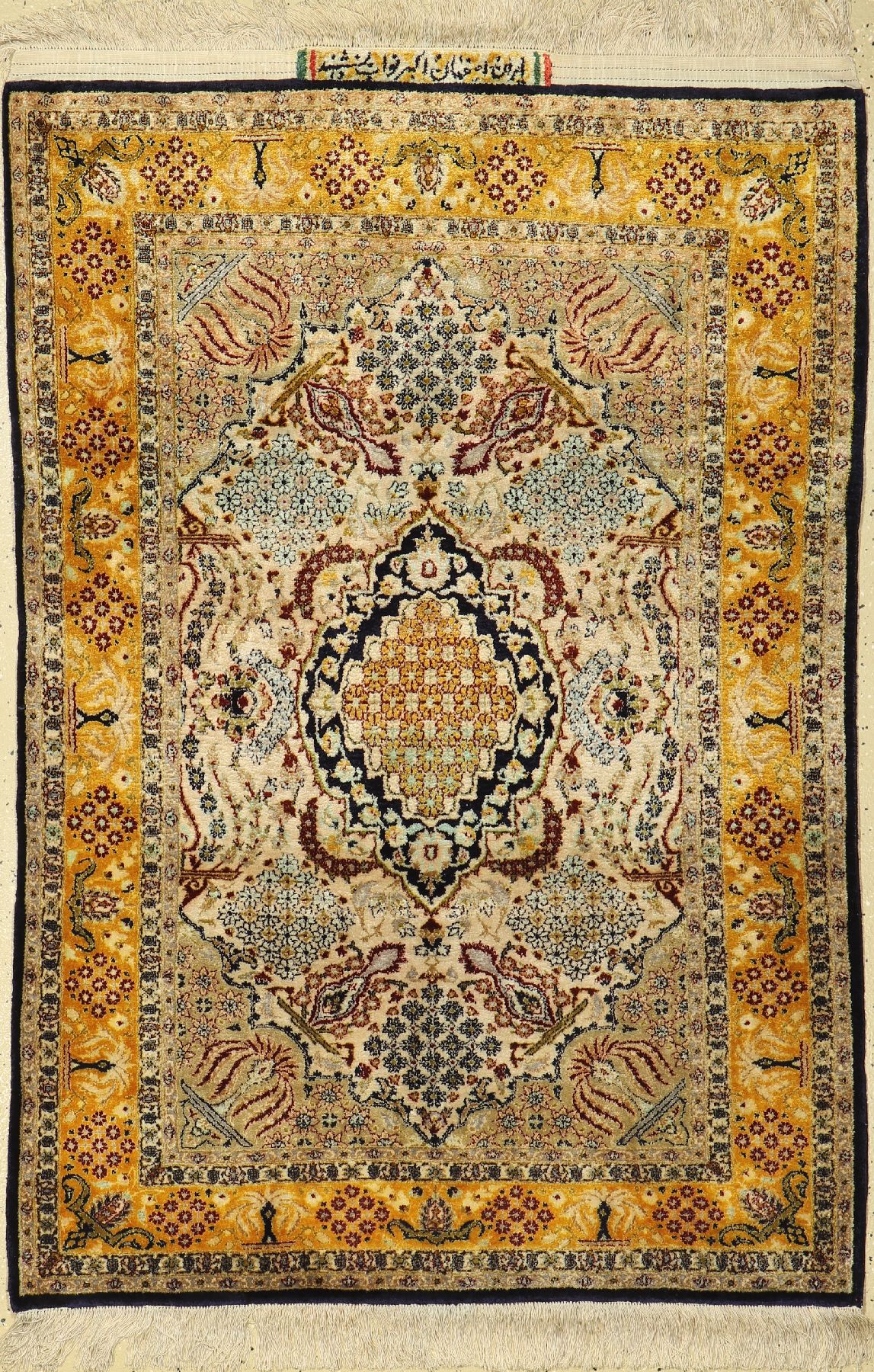 Esfahan Seide fein Signiert, Persien, um 1940, reine Naturseide, ca. 156 x 105 cm, guter Zustand