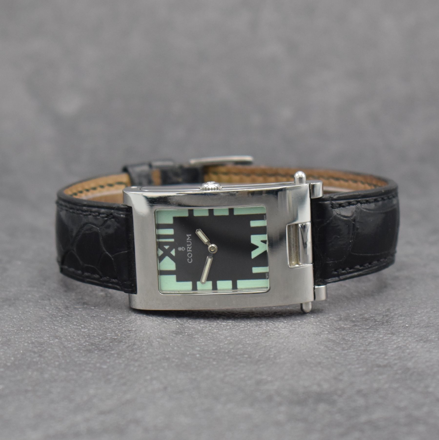 CORUM Armbanduhr Serie Tabogan, Schweiz um 2000, Ref. 64.151.20, Edelstahlgeh. inkl. orig. Lederband m. orig. Dornschl., Oberteil zur Zeigerst. ...