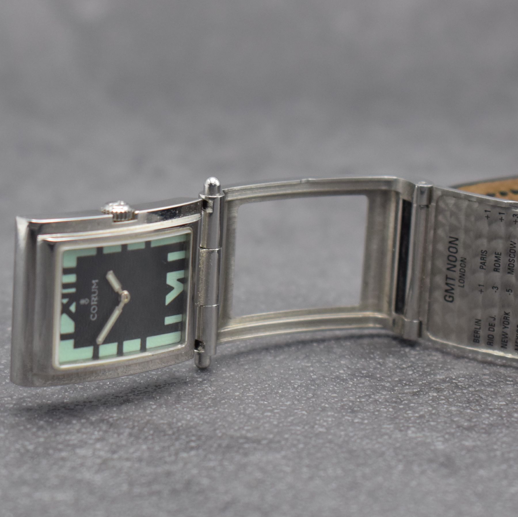 Detail i: CORUM Armbanduhr Serie Tabogan, Schweiz um 2000, Ref. 64.151.20, Edelstahlgeh. inkl. orig. Lederband m. orig. Dornschl., Oberteil zur Zeigerst. ...