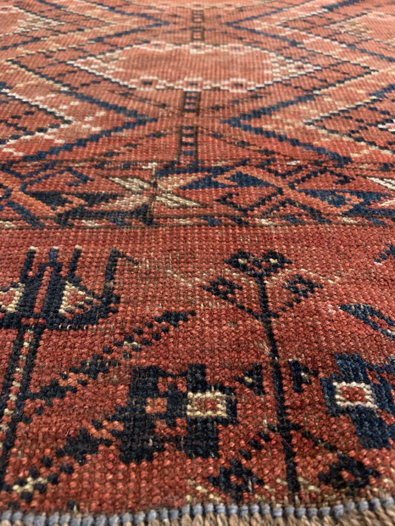Detail d: Ersari Beschir Djowal, Turkmenistan, mitte 19 Jhd, Wolle geknüpft auf Wolle, ca. 204 x 114 cm, EHZ: 3-4