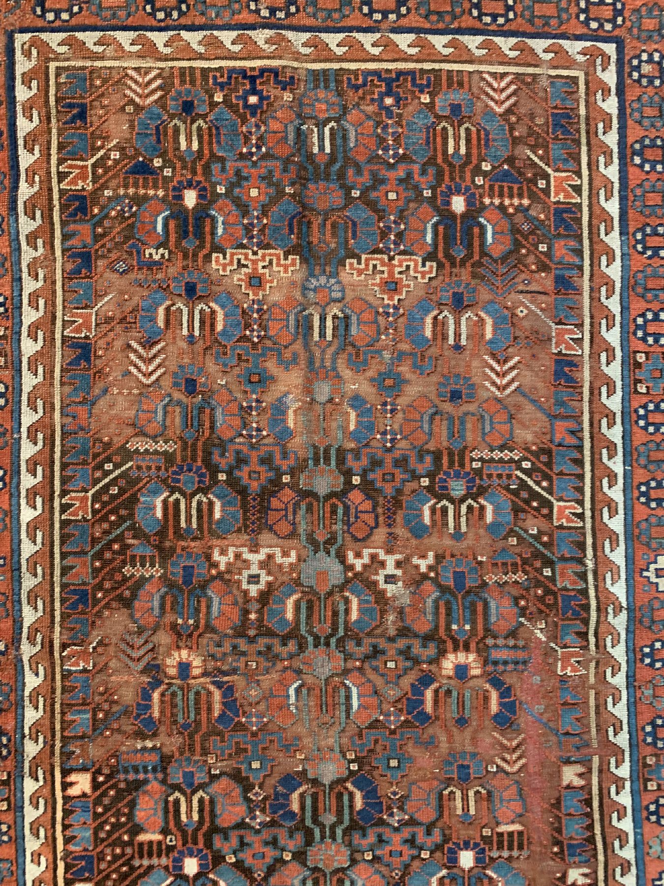 Detail a: Saujbulagh antik, Persien, 19 Jhd, Wolle geknüpft auf Wolle, ca. 220 x 127 cm, EHZ: 4 (Altersbedingter Zustand).