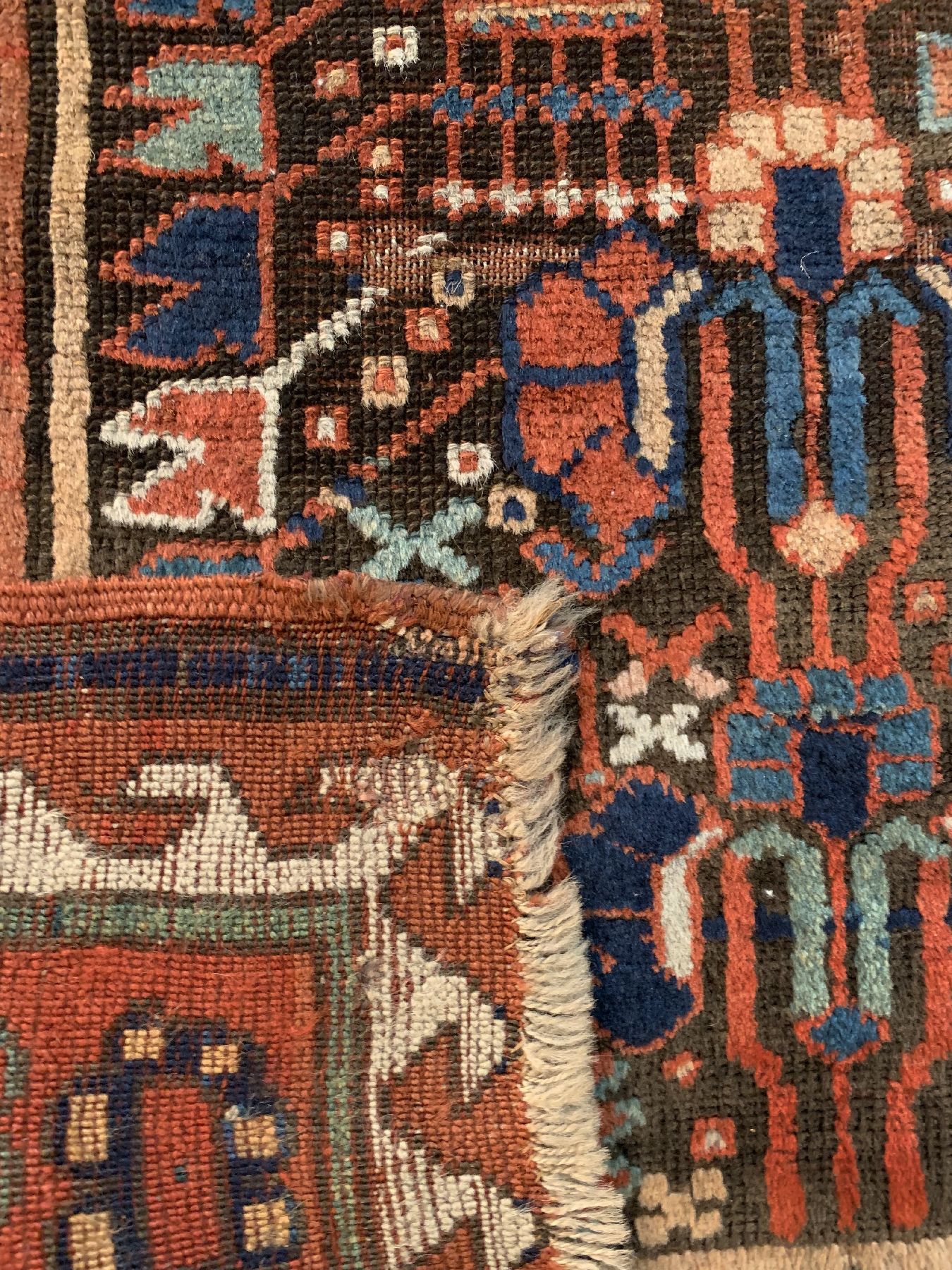 Detail d: Saujbulagh antik, Persien, 19 Jhd, Wolle geknüpft auf Wolle, ca. 220 x 127 cm, EHZ: 4 (Altersbedingter Zustand).