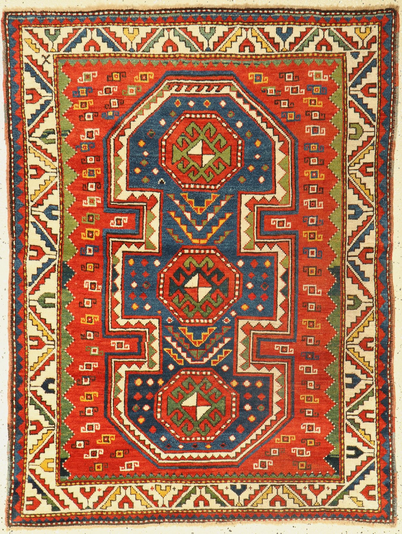 Antiker Schildkazak, Kaukasus, um 1900, Wolle geknüpft auf Wolle, ca, 150 x 113 cm, EHZ: 2-3(guter Zustand).