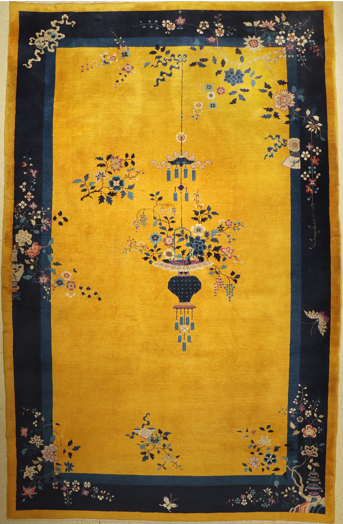 Seltener gelbgrundiger antiker Peking, China, um 1900, Korkwolle geknüpft auf Baumwolle, ca.523 x 339 cm, EHZ:2-3