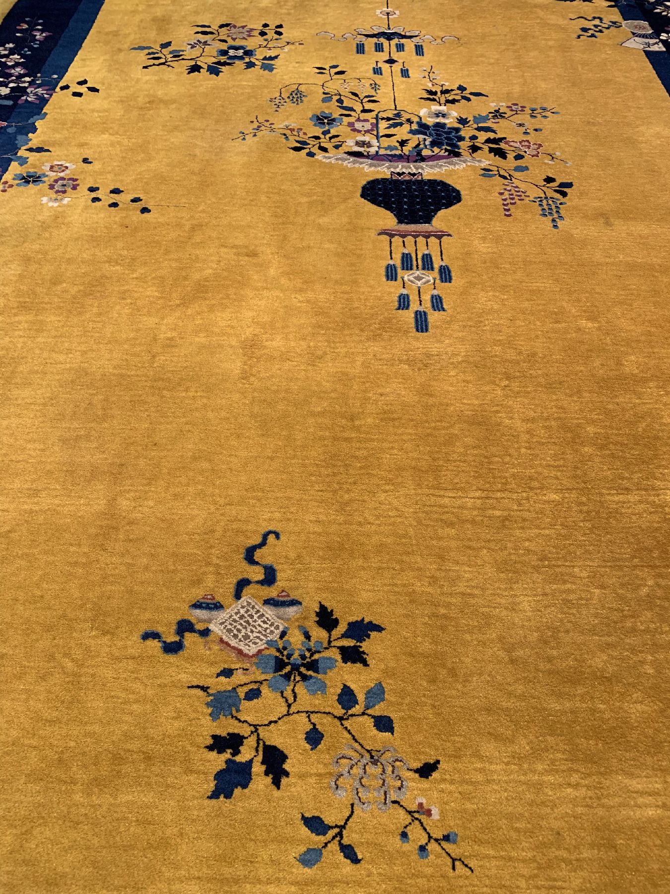 Detail a: Seltener gelbgrundiger antiker Peking, China, um 1900, Korkwolle geknüpft auf Baumwolle, ca.523 x 339 cm, EHZ:2-3