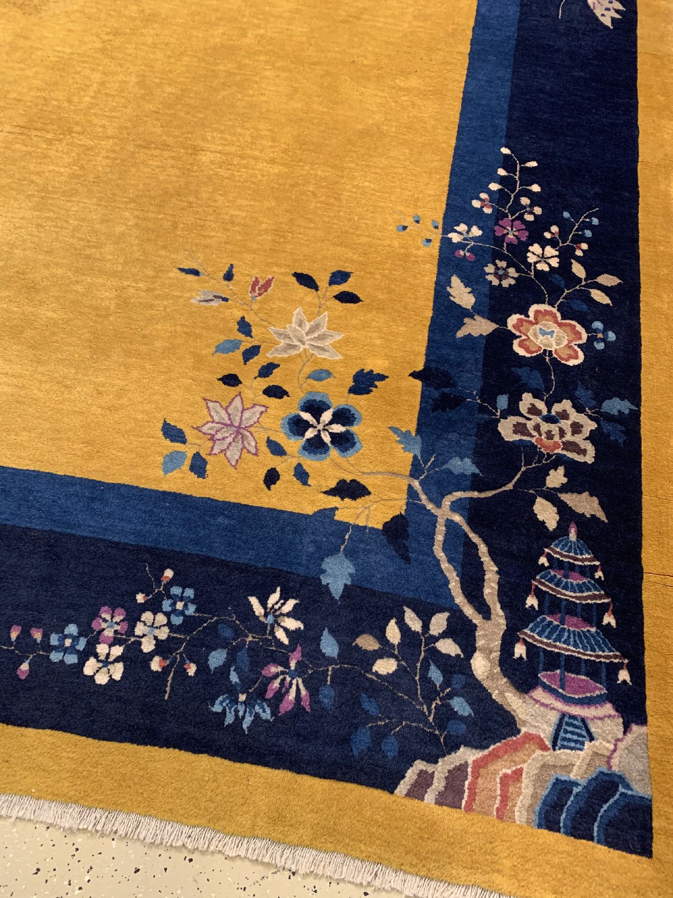 Detail b: Seltener gelbgrundiger antiker Peking, China, um 1900, Korkwolle geknüpft auf Baumwolle, ca.523 x 339 cm, EHZ:2-3