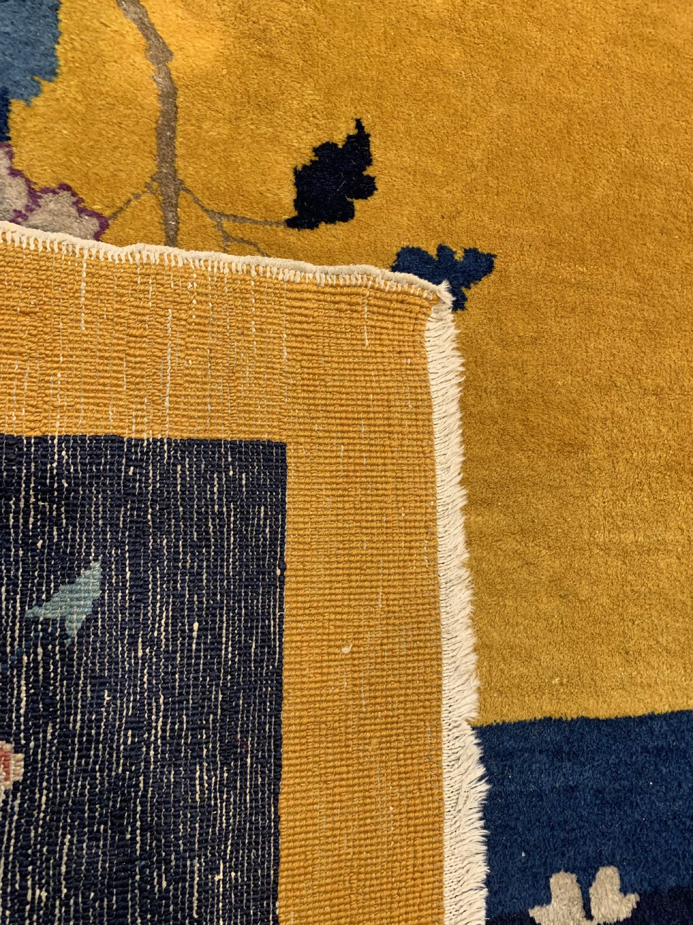 Detail g: Seltener gelbgrundiger antiker Peking, China, um 1900, Korkwolle geknüpft auf Baumwolle, ca.523 x 339 cm, EHZ:2-3