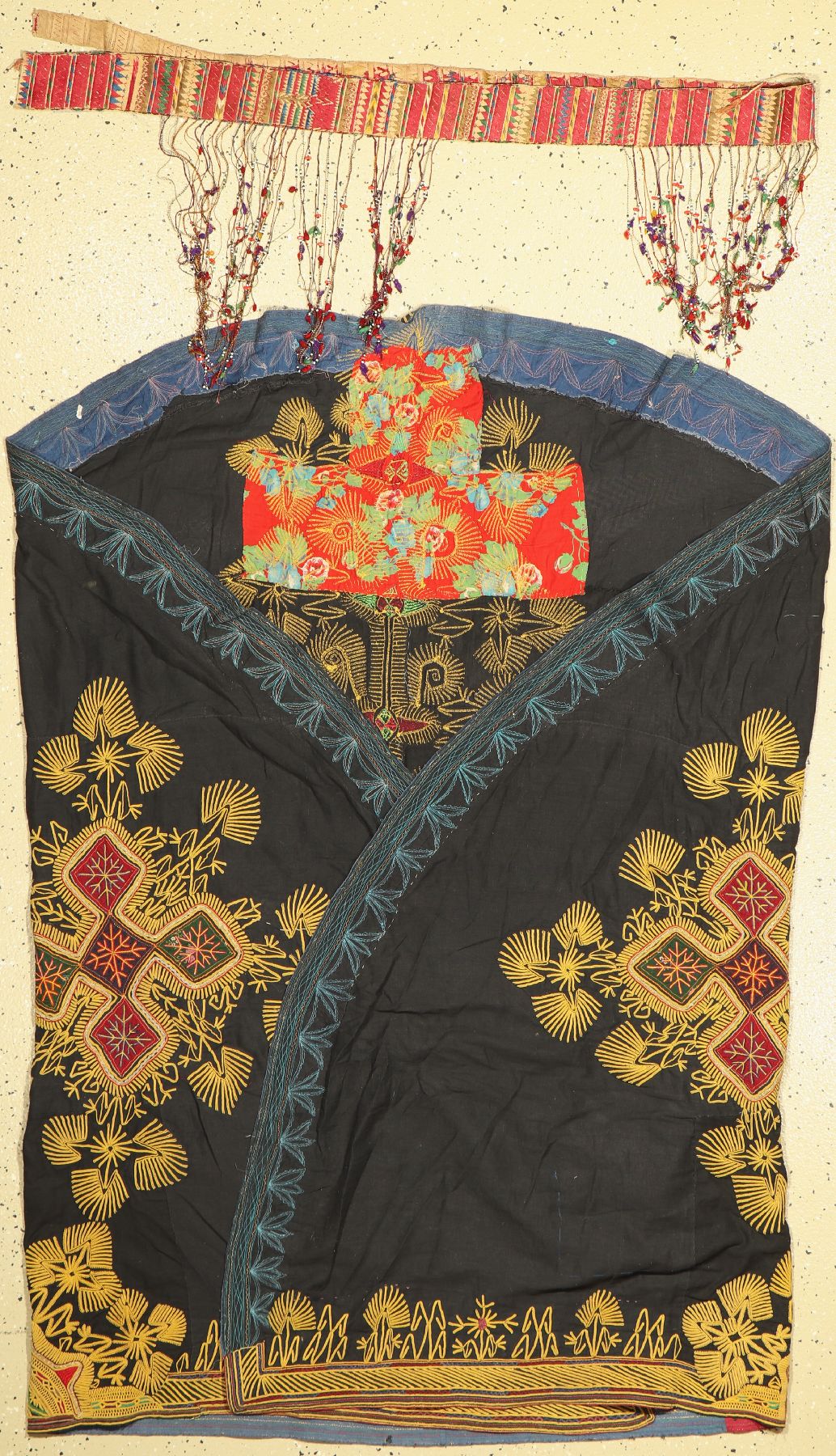 Uzbekischer Mantel und Band, Uzbekistan, um 1920/1930, Baumwolle, Mantel XL, Band ca. 230 x 10 cm, EHZ: 2