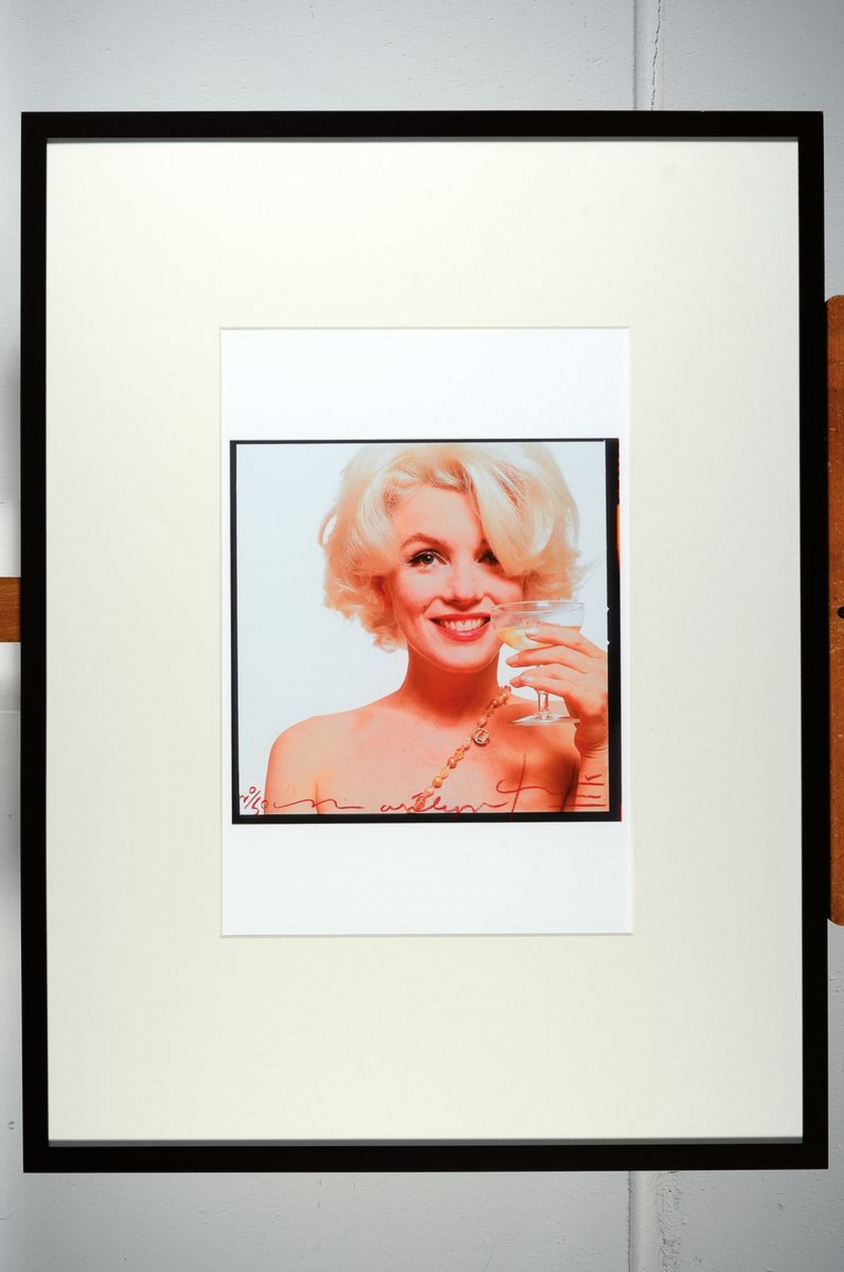 Detail k: Bert Stern, 1929-2013, "Marilyn with Champagne", Fotografie auf dickem mattem Fotopapier, Drucktechnik: hochwertiger Iris-Print, handsign., ...