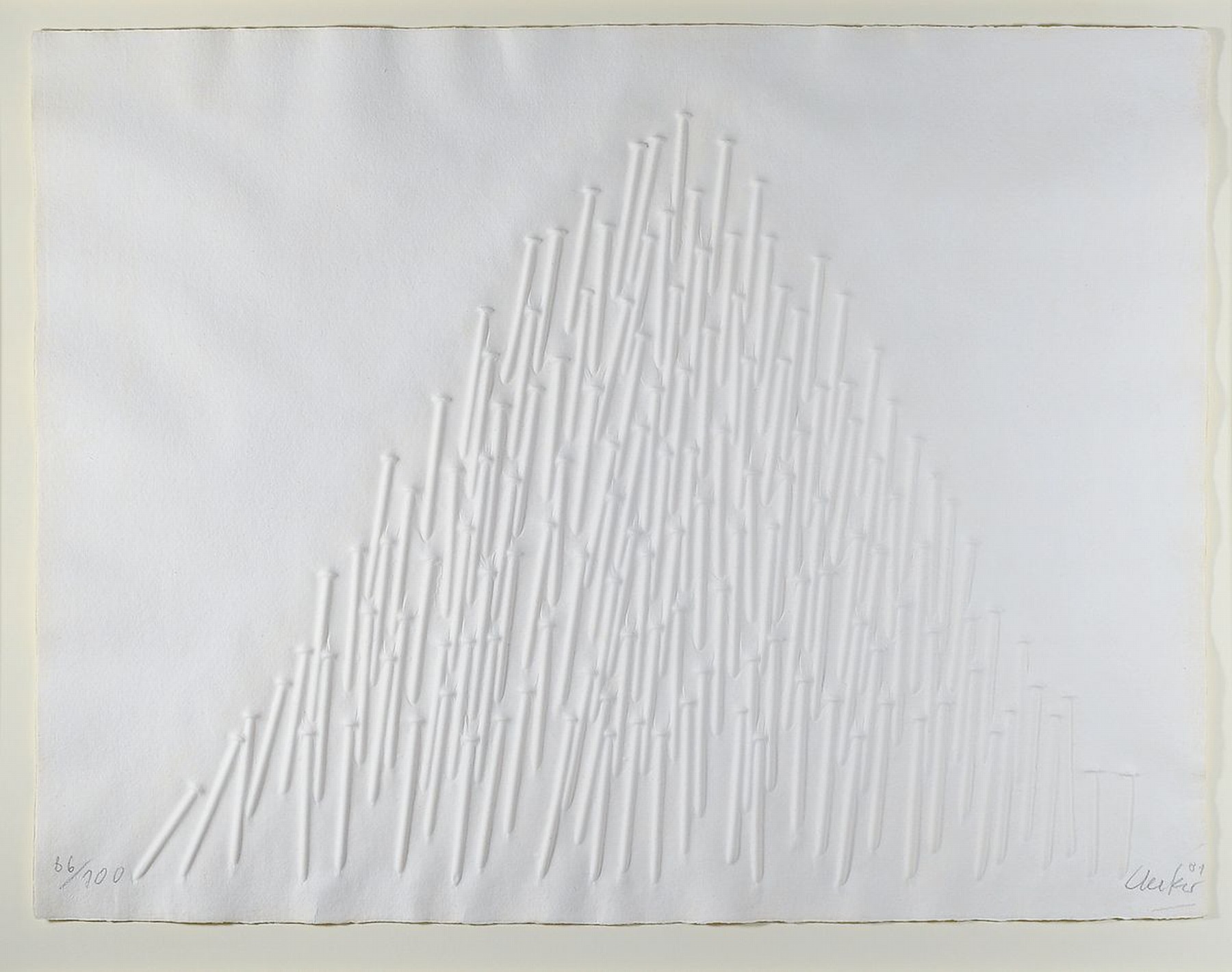 Günther Uecker, geb. 1930, Prägedruck auf dickem, handgeschöpftem Büttenpapier, extrem seltenes Blatt, unten rechts handsigniert, dat. (20)01, ...