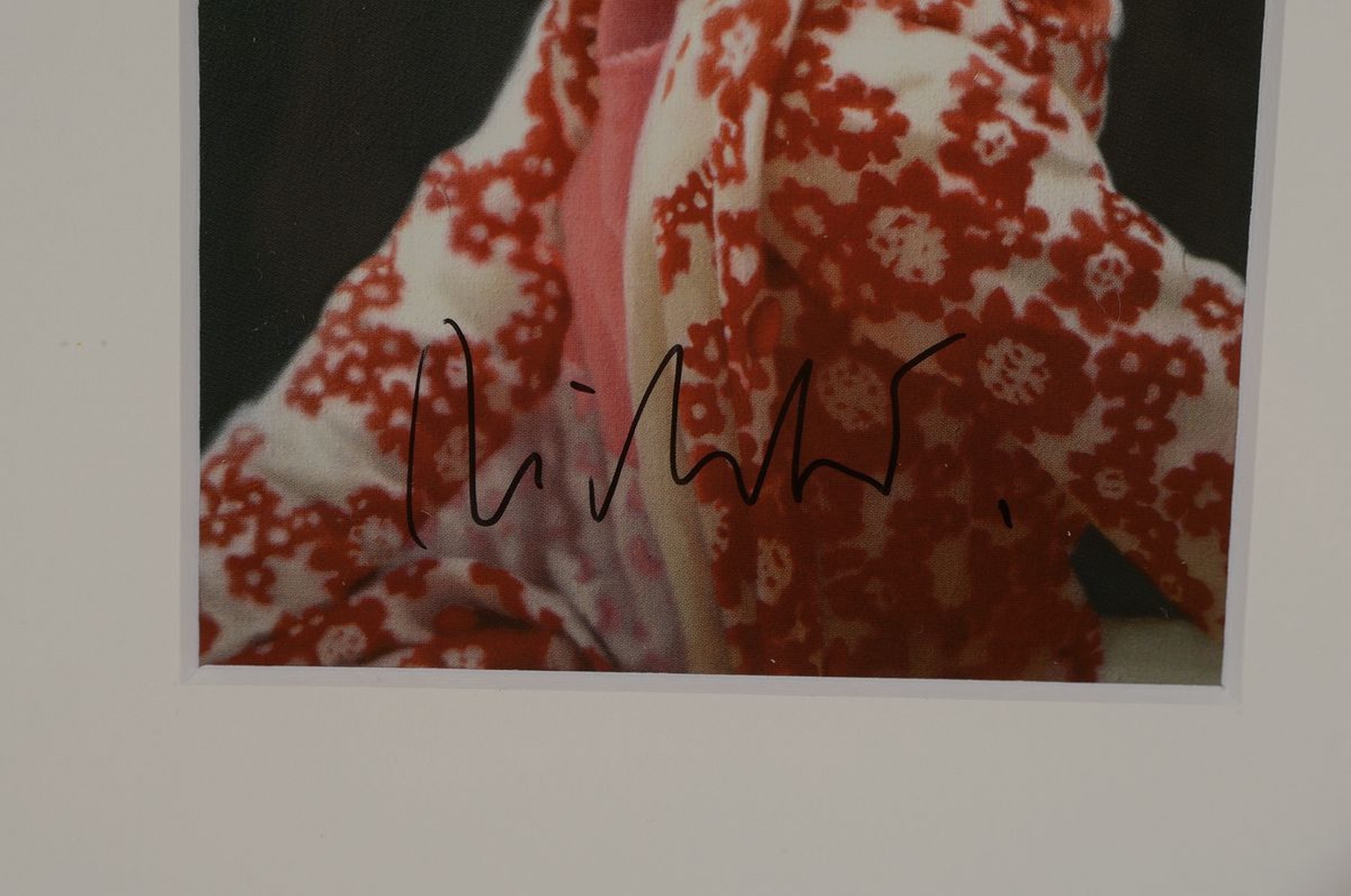 Detail a: Gerhard Richter, geb. 1932, "Betty", Kunstpostkarte, handsign., unter Plexiglas gerahmt, Motiv ca. 15x10,5 cm, R.23,5x19 cm