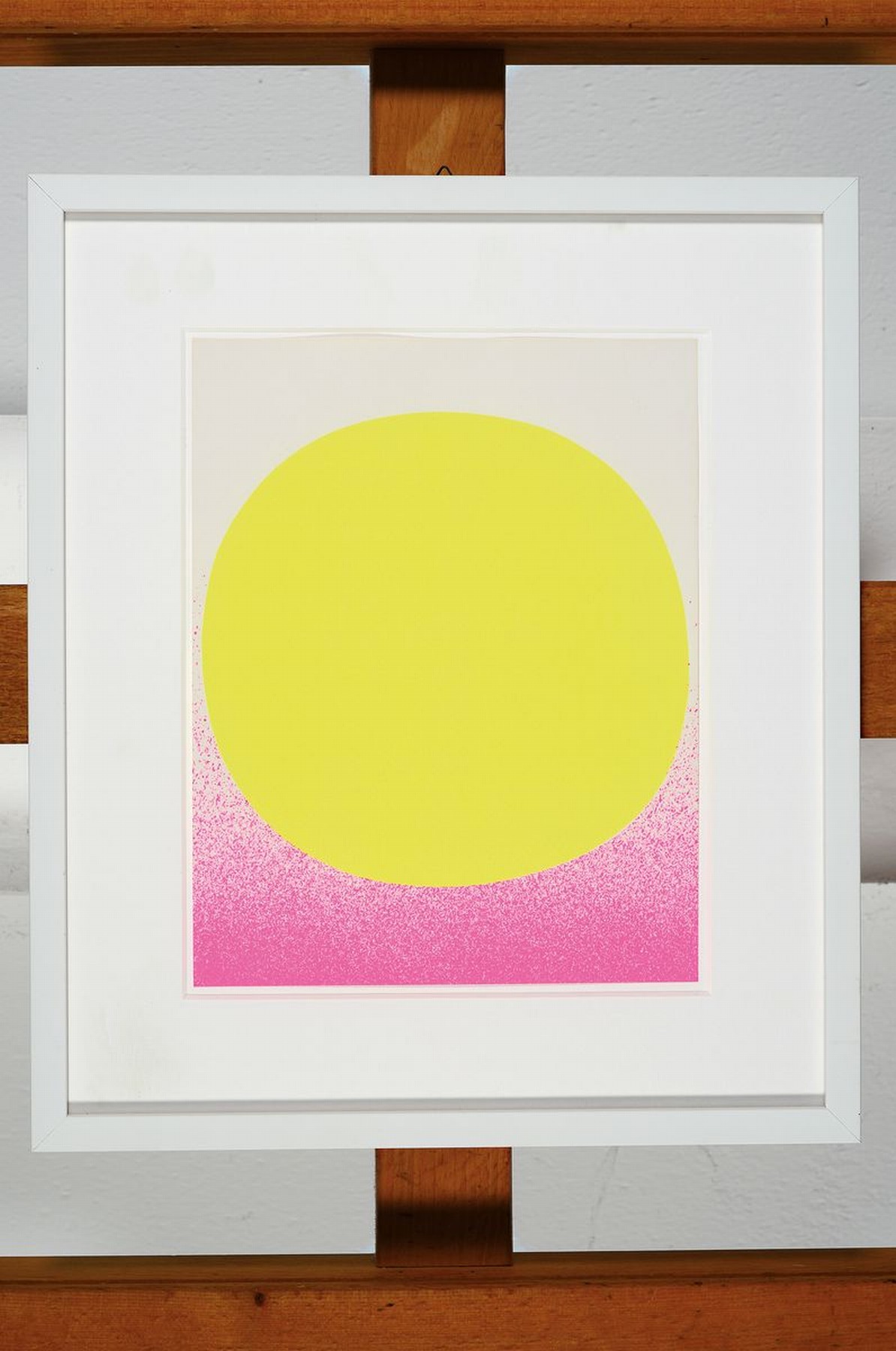 Detail k: Rupprecht Geiger, 1908-2009, leuchtgelb kalt auf leuchtrot und weiß, Farbserigraphie, rückseitig signiert, Auflage 100 Exempl., ca. 20.6x16.2cm, R. ...