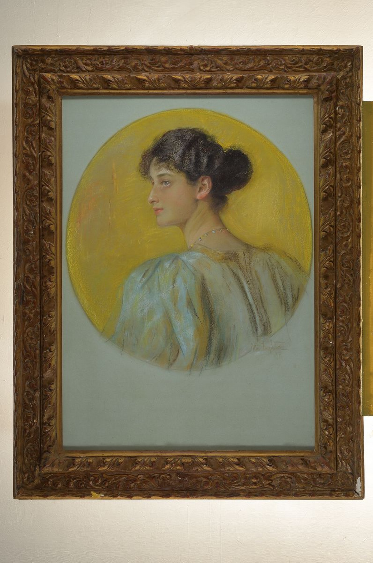 Detail m: Otto Propheter, 1875 Mannheim - 1927 Karlsruhe, Porträt einer jungen Frau, über ihre Schulter blickend, Pastell auf Papier, signiert und datiert ...