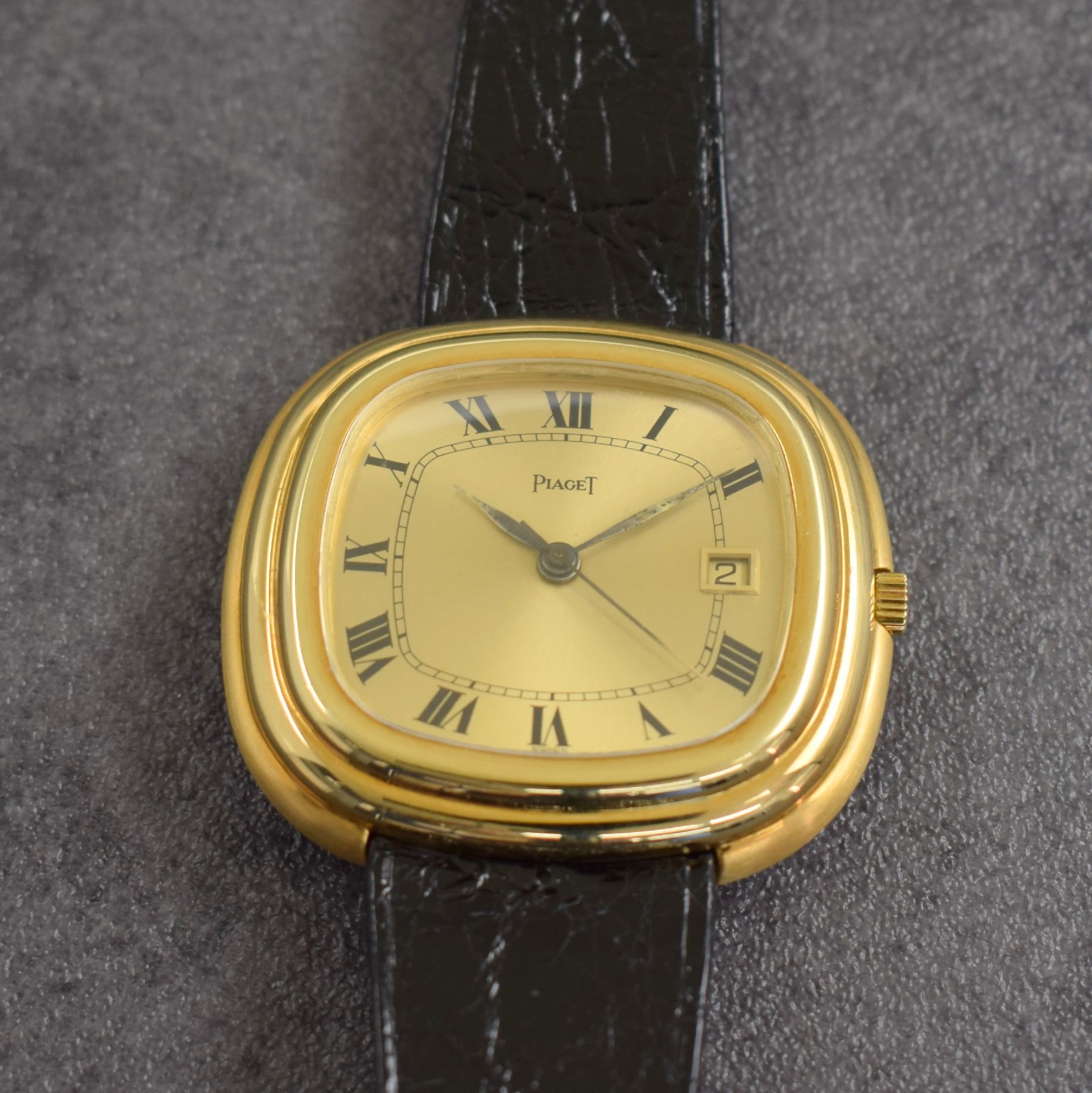 Detail i: PIAGET seltene übergroße Herrenarmbanduhr mit Kaliber "BETA 21" in GG 750/000 Referenz 15101, Schweiz um 1970, quarz, massives gestuftes ...