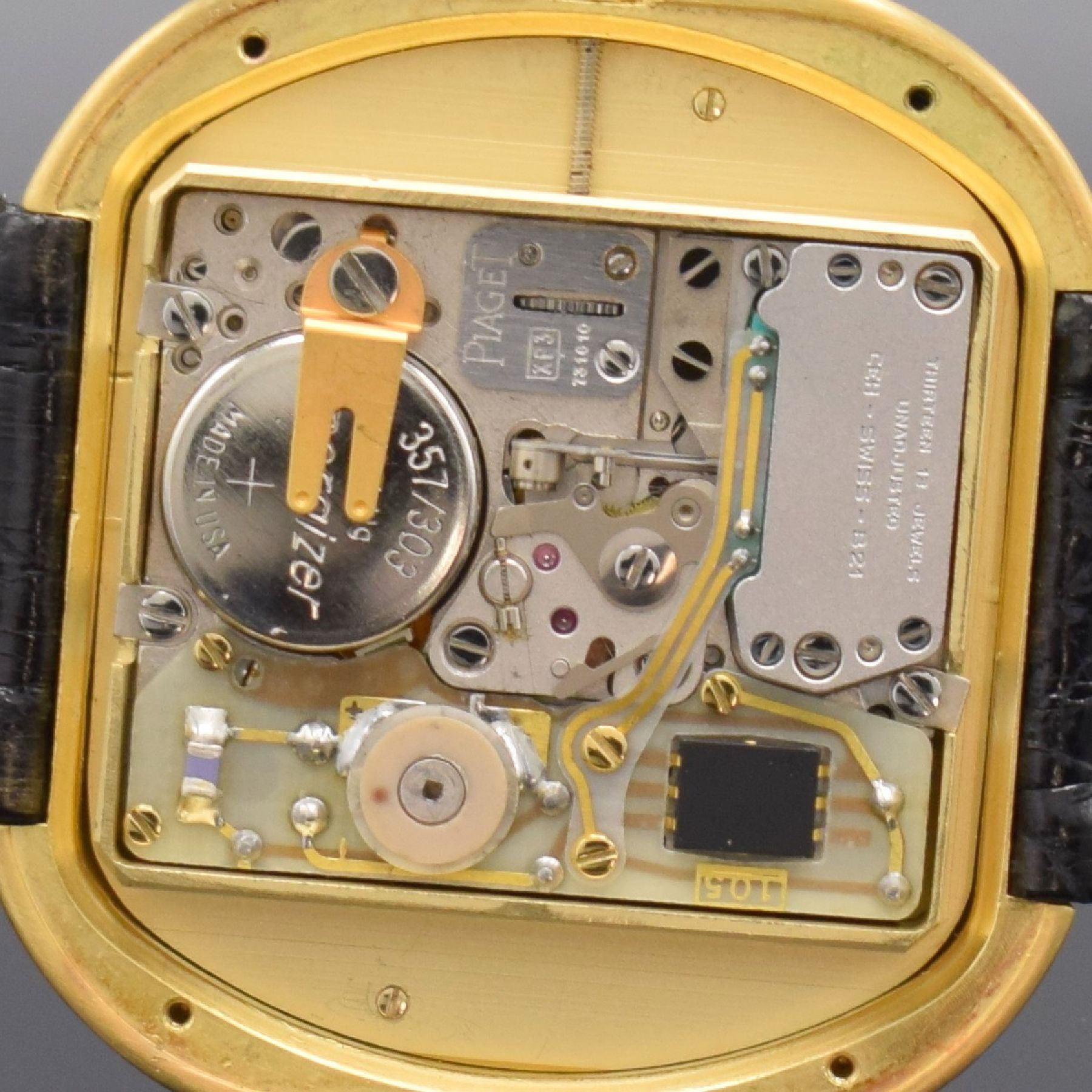 Detail k: PIAGET seltene übergroße Herrenarmbanduhr mit Kaliber "BETA 21" in GG 750/000 Referenz 15101, Schweiz um 1970, quarz, massives gestuftes ...