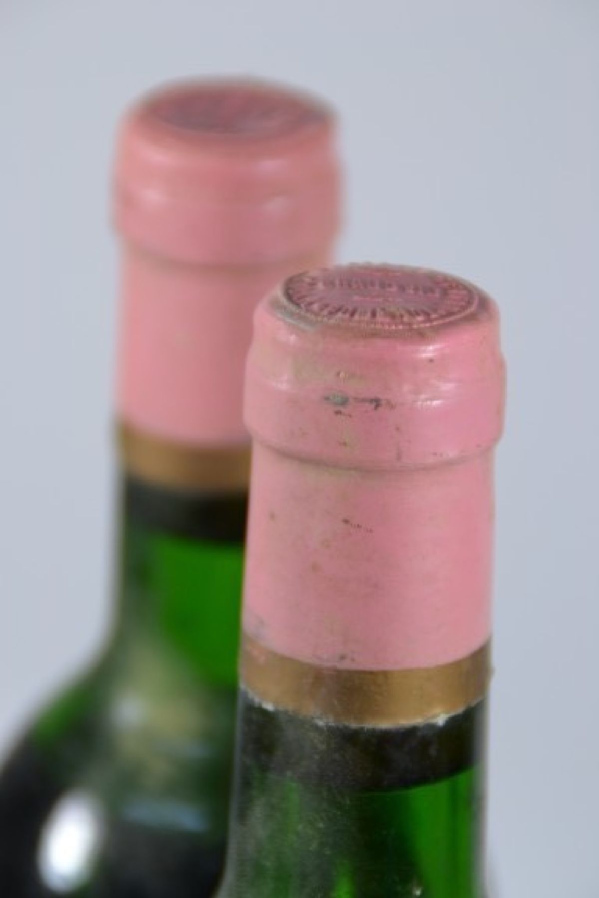 Detail b: 2 Flaschen, Vieux Chateau Certan, Grand Cru, Pomerol 1973, 73 cl