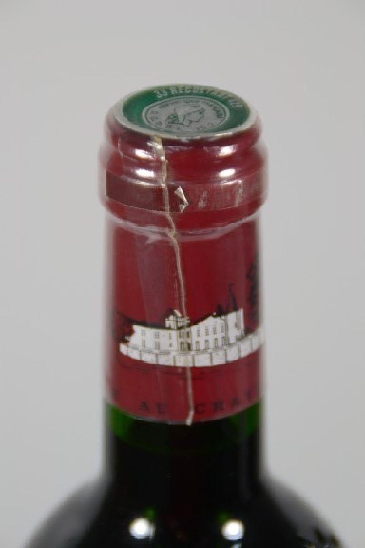 Detail b: 1 Fl. Chateau Lafite Rothschild 2002, Pauillac, 75 cl, gute Kapsel, into neck