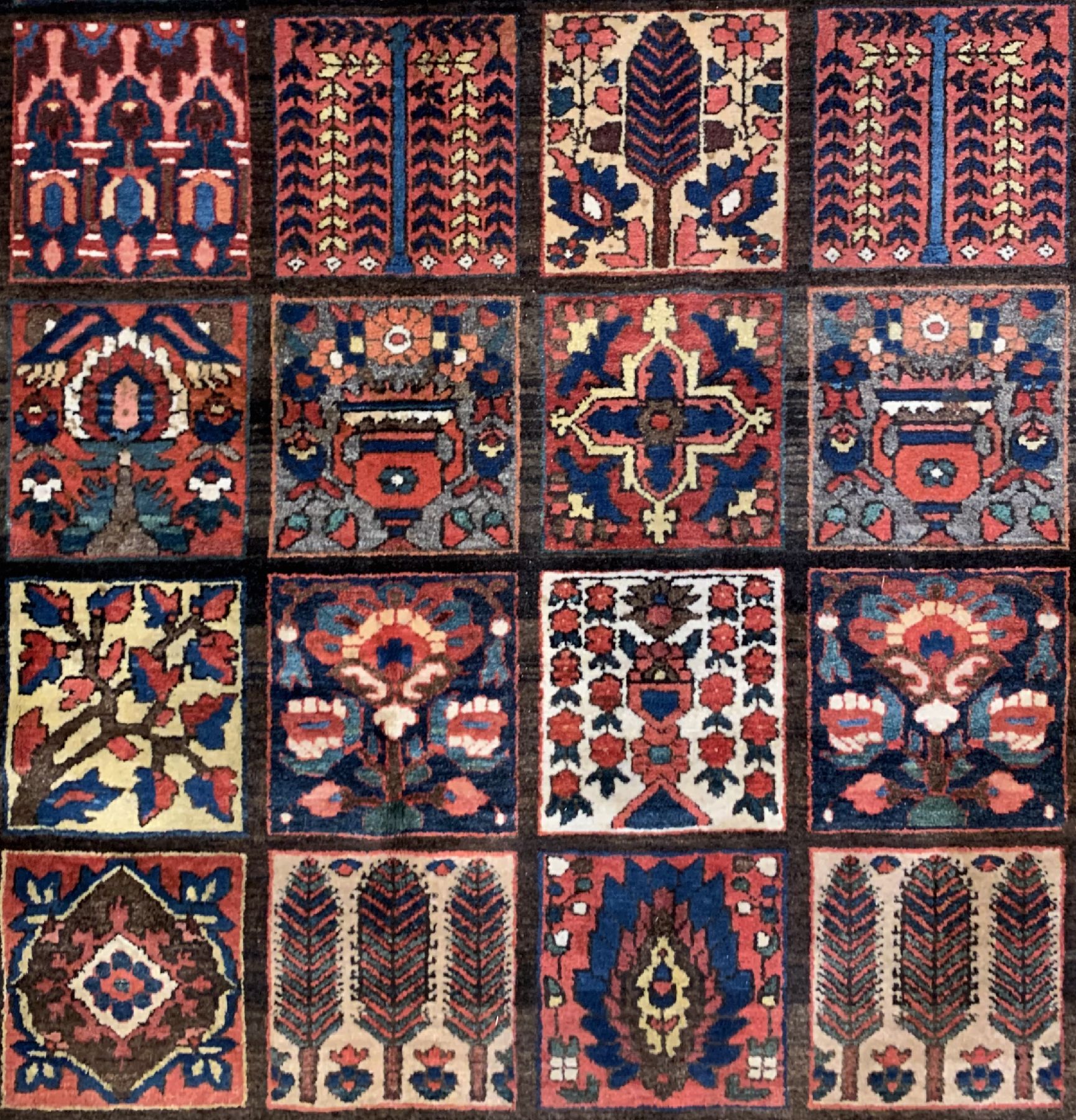 Detail a: Bachtiar alt, Persien, um 1950, Wolle auf Baumwolle, ca. 364 x 261 cm, EHZ: 2