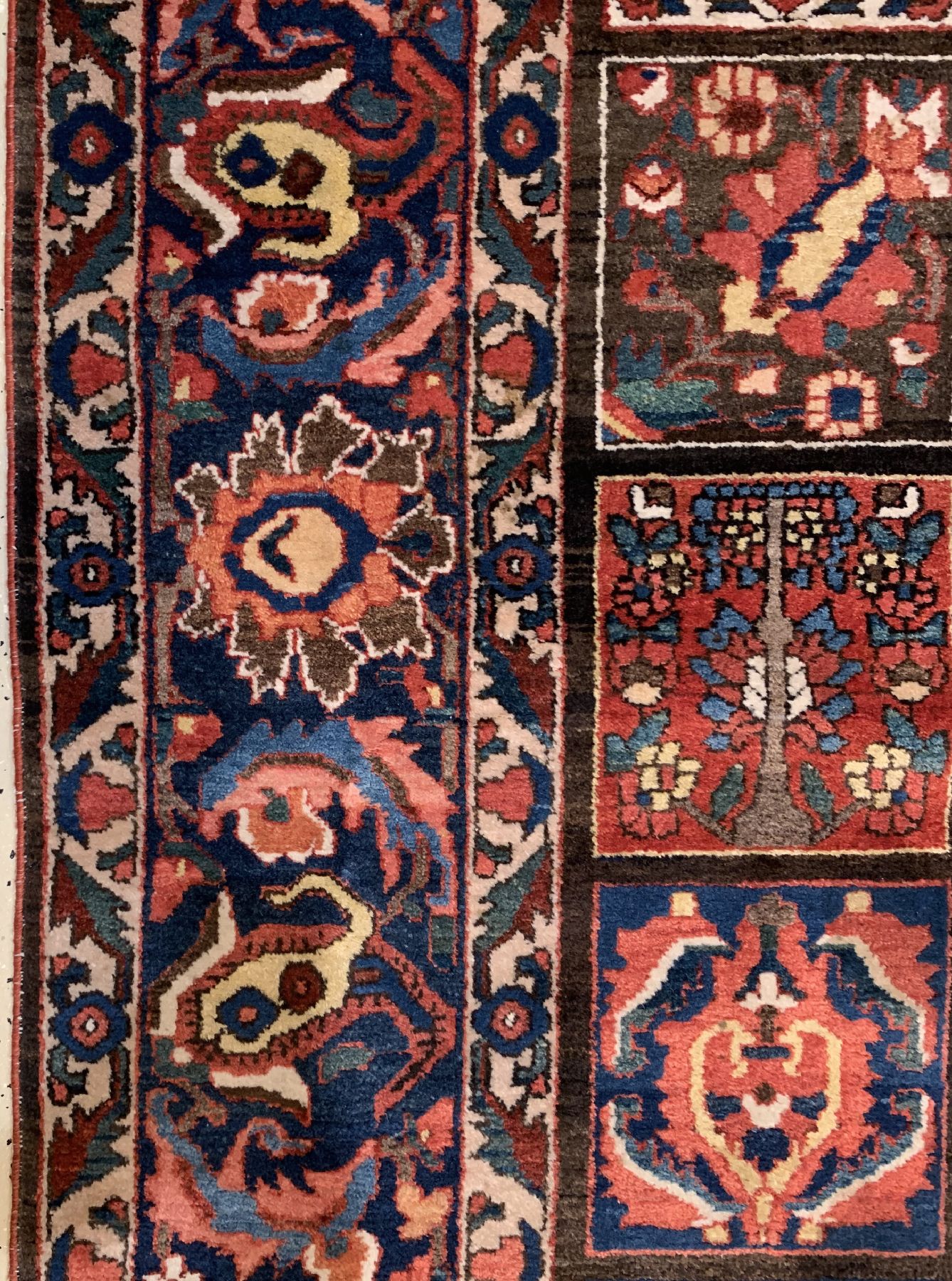 Detail b: Bachtiar alt, Persien, um 1950, Wolle auf Baumwolle, ca. 364 x 261 cm, EHZ: 2