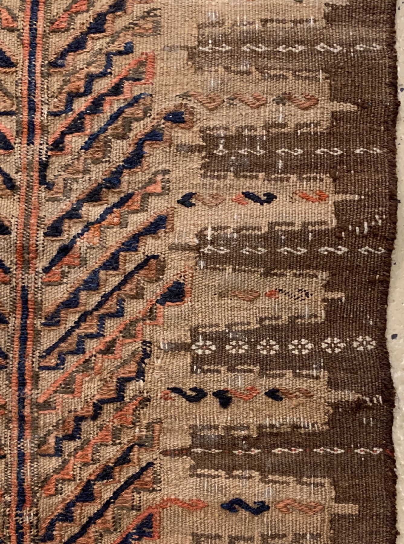 Detail d: Belutsch Sofreh antik, Persien, um 1900, Wolle gewebt auf Wolle, ca. 130 x 75 cm, EHZ: 2(guter Zustand).