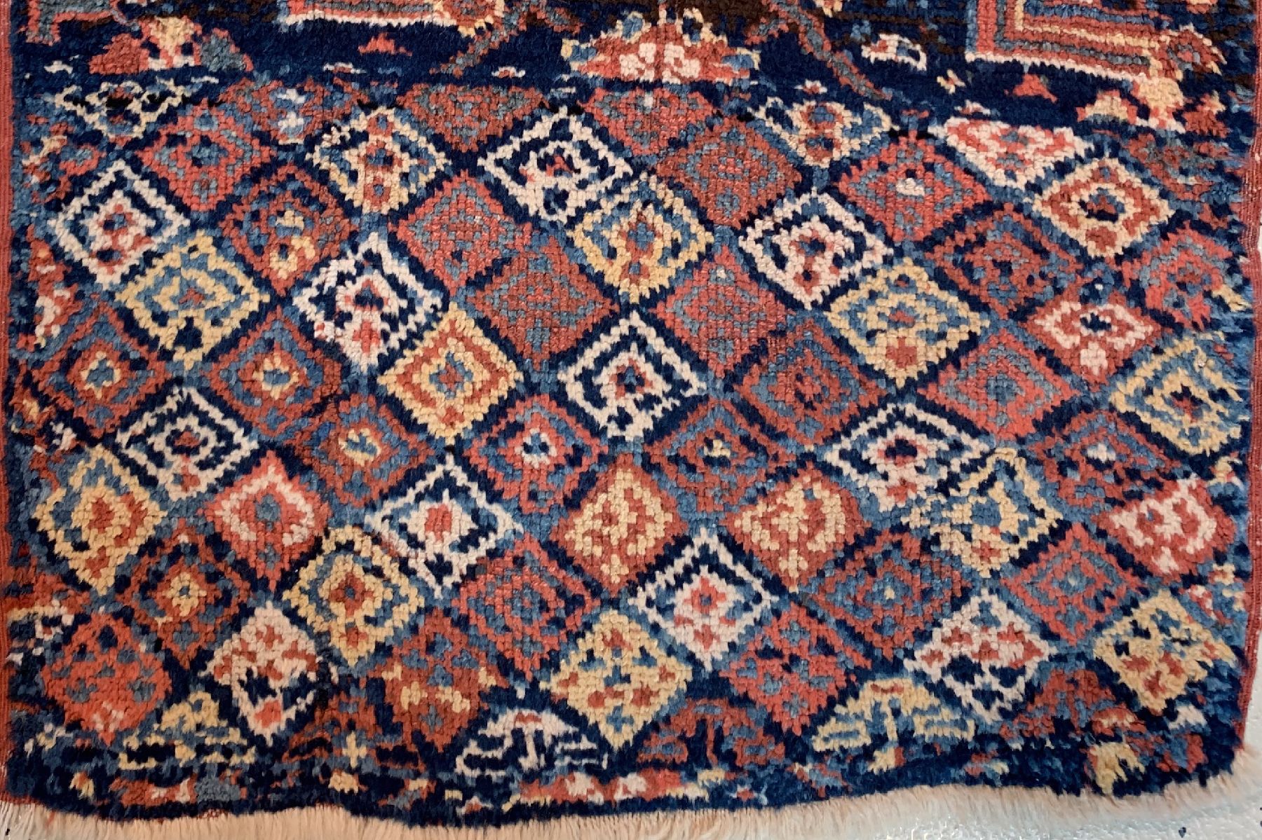 Detail b: Südwest Persische Tasche, um 1900, Wolle auf Wolle, ca. 88 x 64 cm, EHZ: 2-3