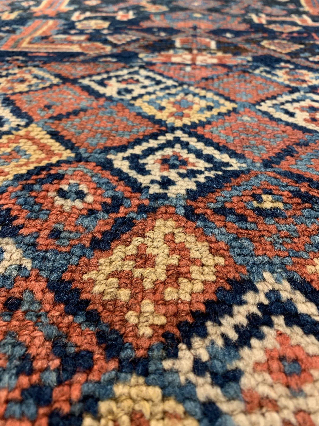 Detail c: Südwest Persische Tasche, um 1900, Wolle auf Wolle, ca. 88 x 64 cm, EHZ: 2-3