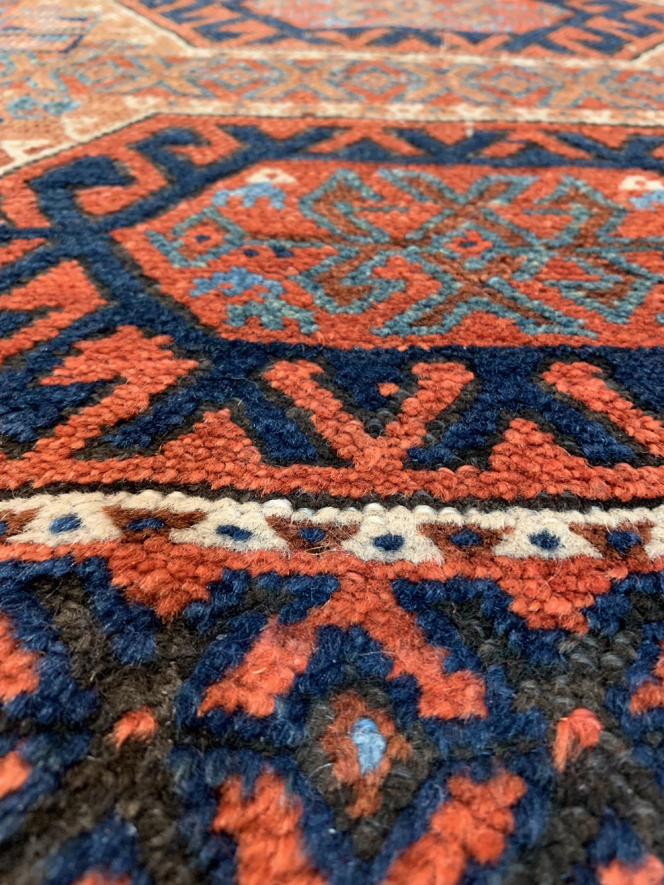 Detail c: Saujbulag Jaf antik, Persien, um 1900, Wolle auf Wolle, ca. 106 x 66 cm, EHZ: 2-3