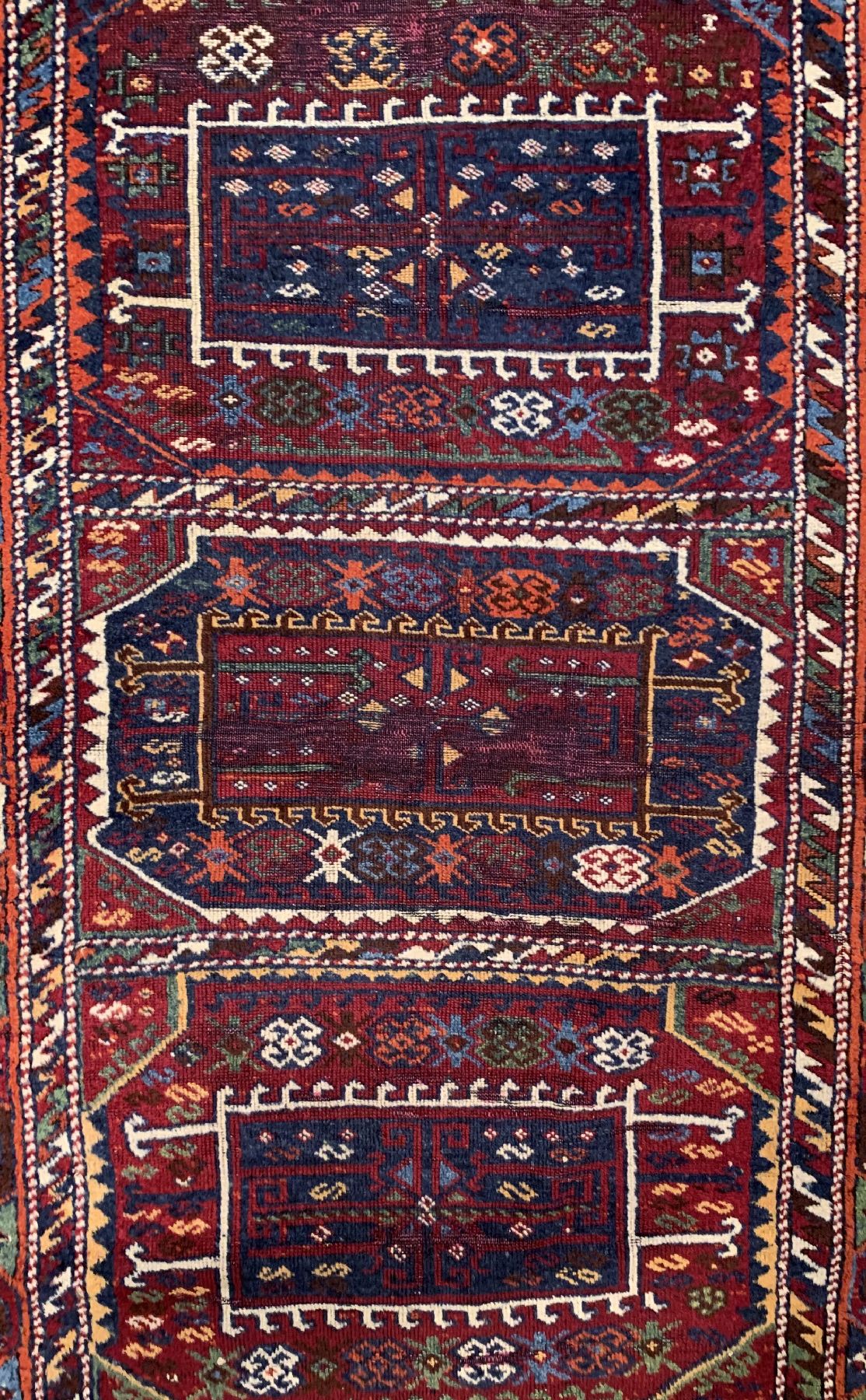 Detail a: Kurdischer Dorfteppich, Türkei, Ende 19 Jhd, Wolle geknüpft auf Wolle, ca, 179 x 119 cm, EHZ: 3