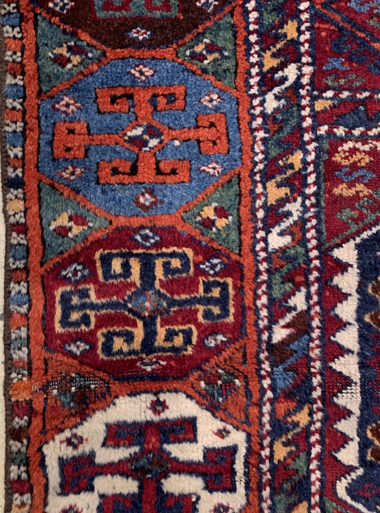 Detail c: Kurdischer Dorfteppich, Türkei, Ende 19 Jhd, Wolle geknüpft auf Wolle, ca, 179 x 119 cm, EHZ: 3