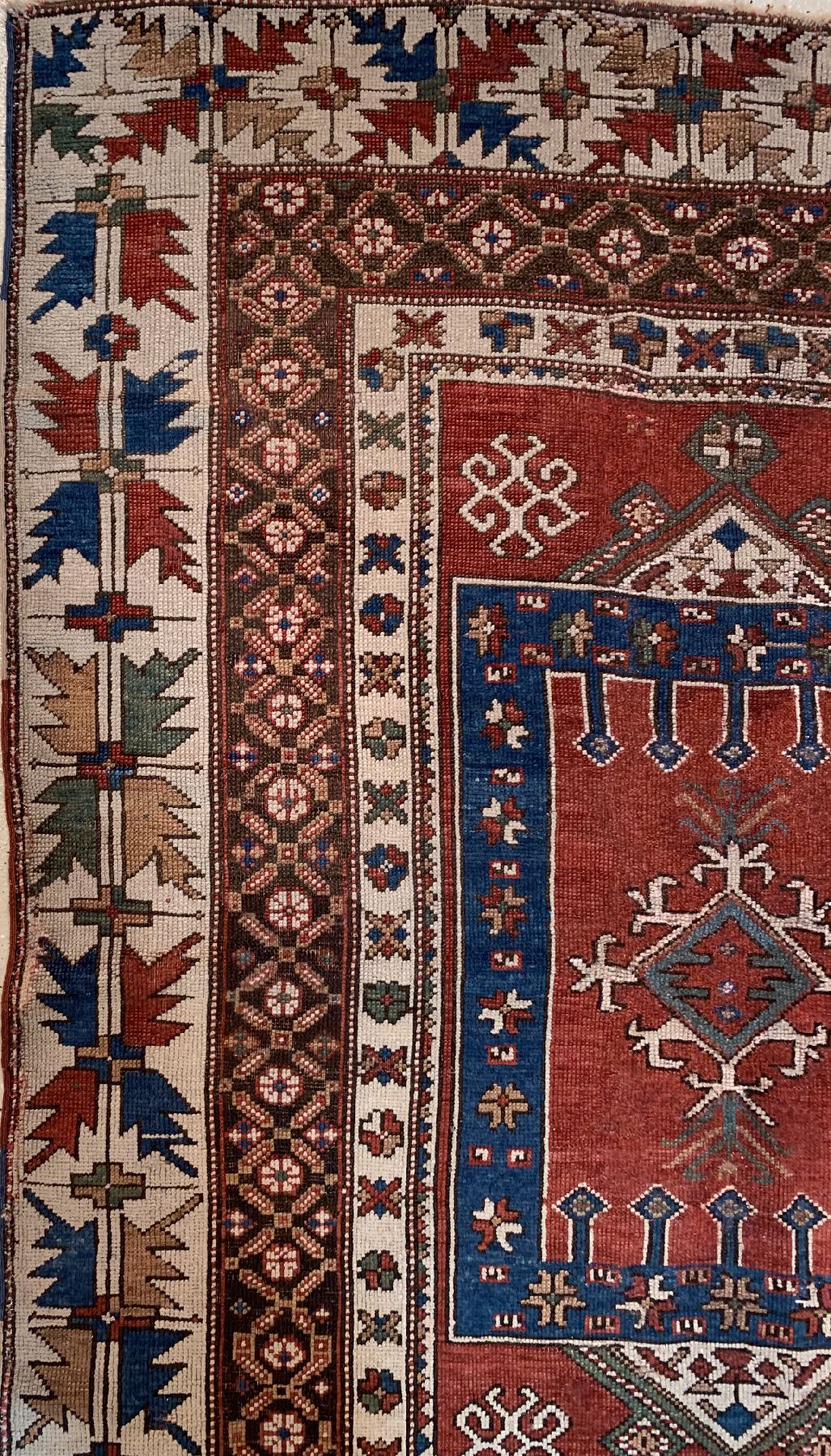 Detail b: Antiker Bergama, Türkei, 19 Jhd., Wolle geknüpft auf Wolle, ca. 186 x 146 cm, EHZ: 4 (Alters- und Gebrauchsspuren).