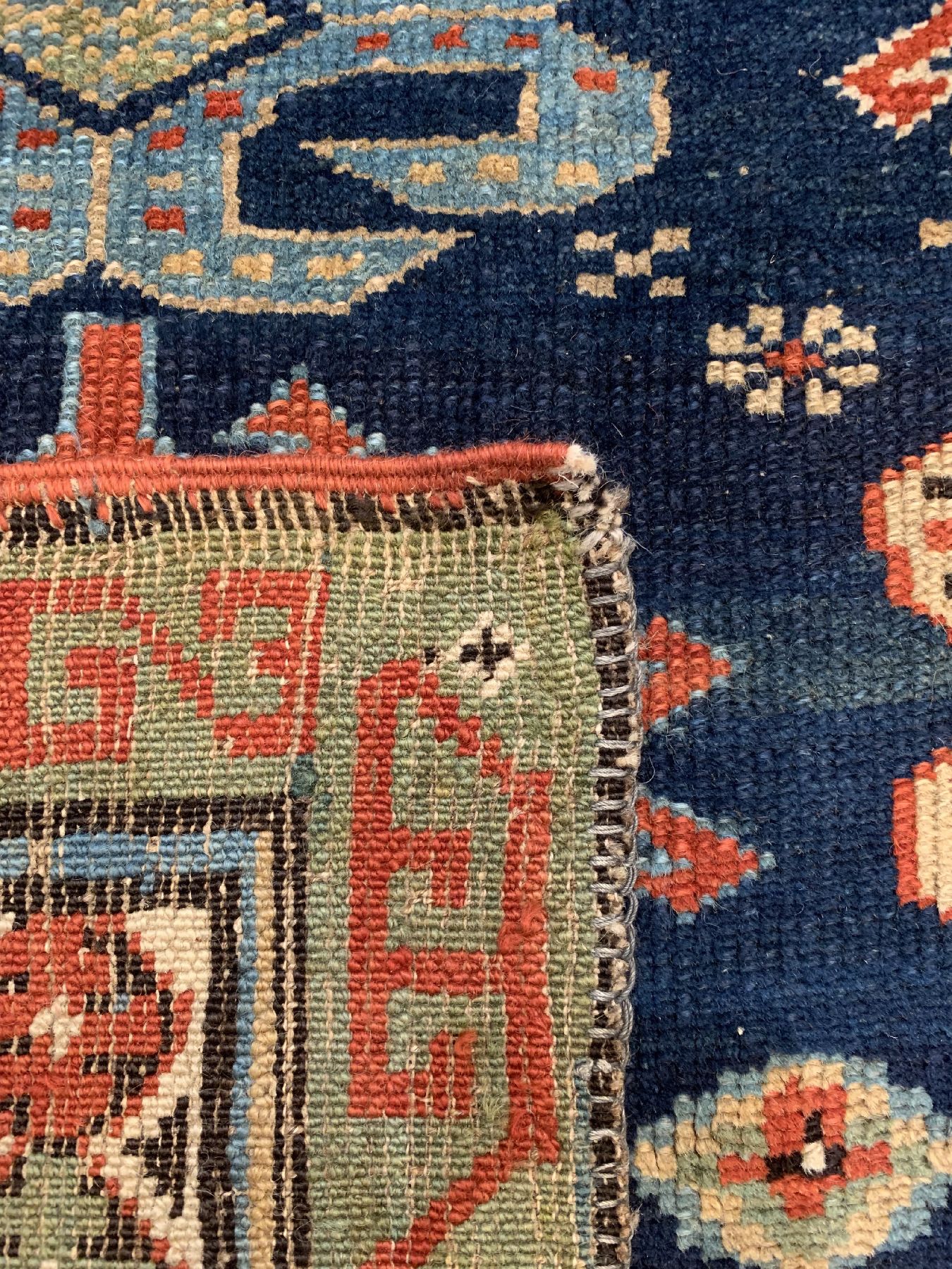 Detail e: Antiker Gendje, Zentralkaukasus, Ende 19 Jhd, Wolle geknüpft auf Wolle, ca. 293 x 140 cm, EHZ: 3,(guter Zustand).