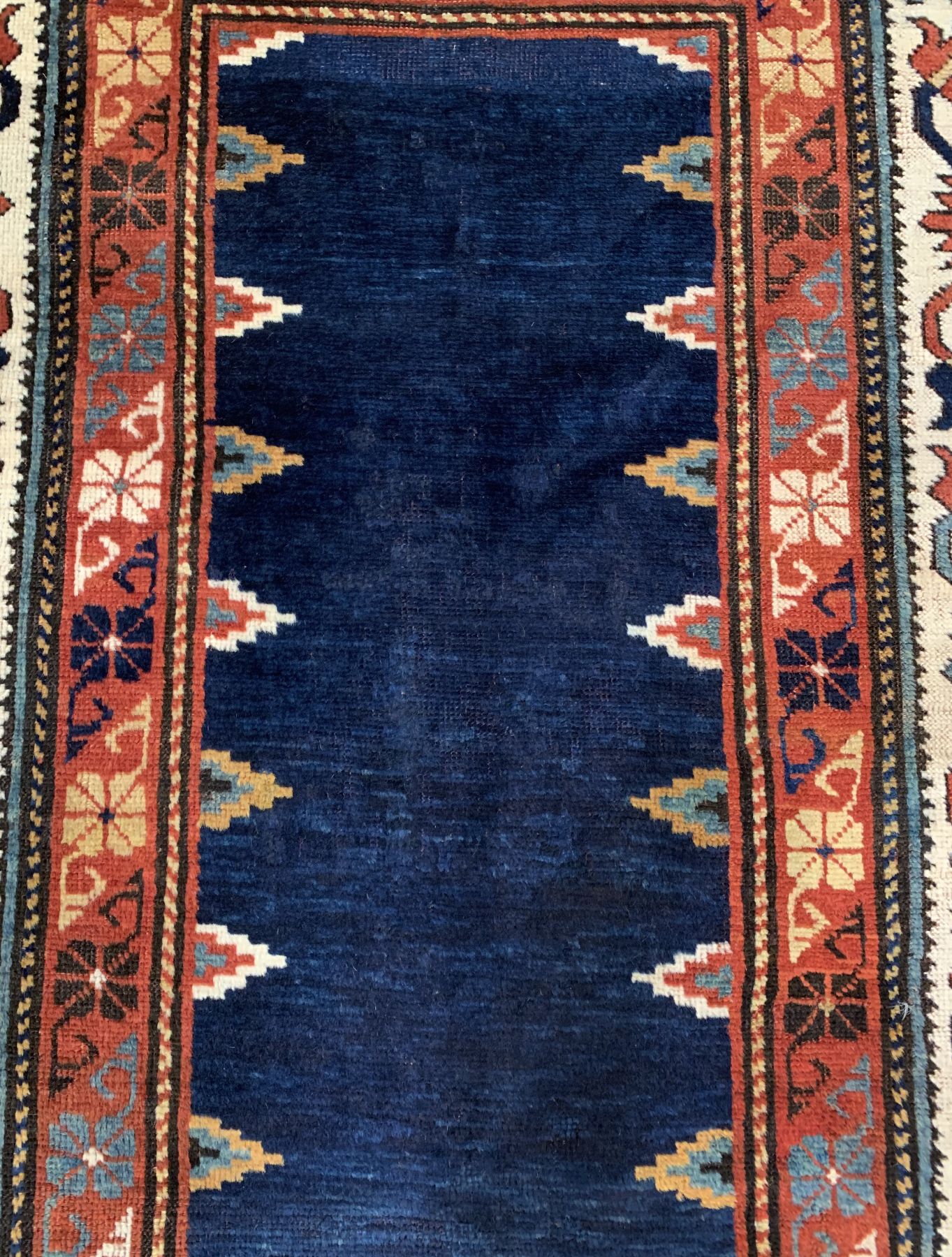 Detail c: Antiker Talisch Galerie datiert, Kaukasus, datiert 1822, Wolle geknüpft auf Wolle, Blaugrundiger Talisch mit typischem Feld, ca. 355 x 130 cm, ...