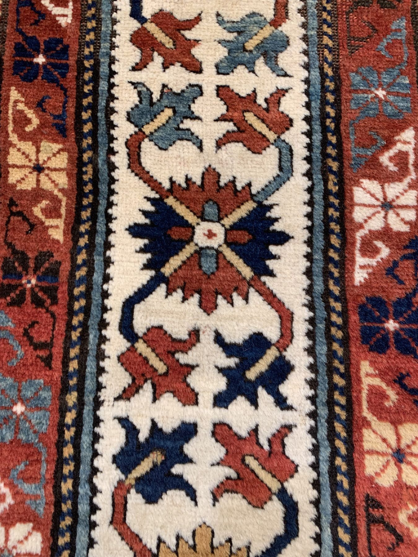 Detail d: Antiker Talisch Galerie datiert, Kaukasus, datiert 1822, Wolle geknüpft auf Wolle, Blaugrundiger Talisch mit typischem Feld, ca. 355 x 130 cm, ...