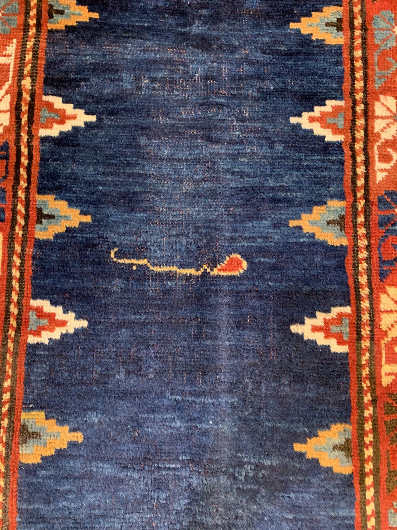 Detail e: Antiker Talisch Galerie datiert, Kaukasus, datiert 1822, Wolle geknüpft auf Wolle, Blaugrundiger Talisch mit typischem Feld, ca. 355 x 130 cm, ...