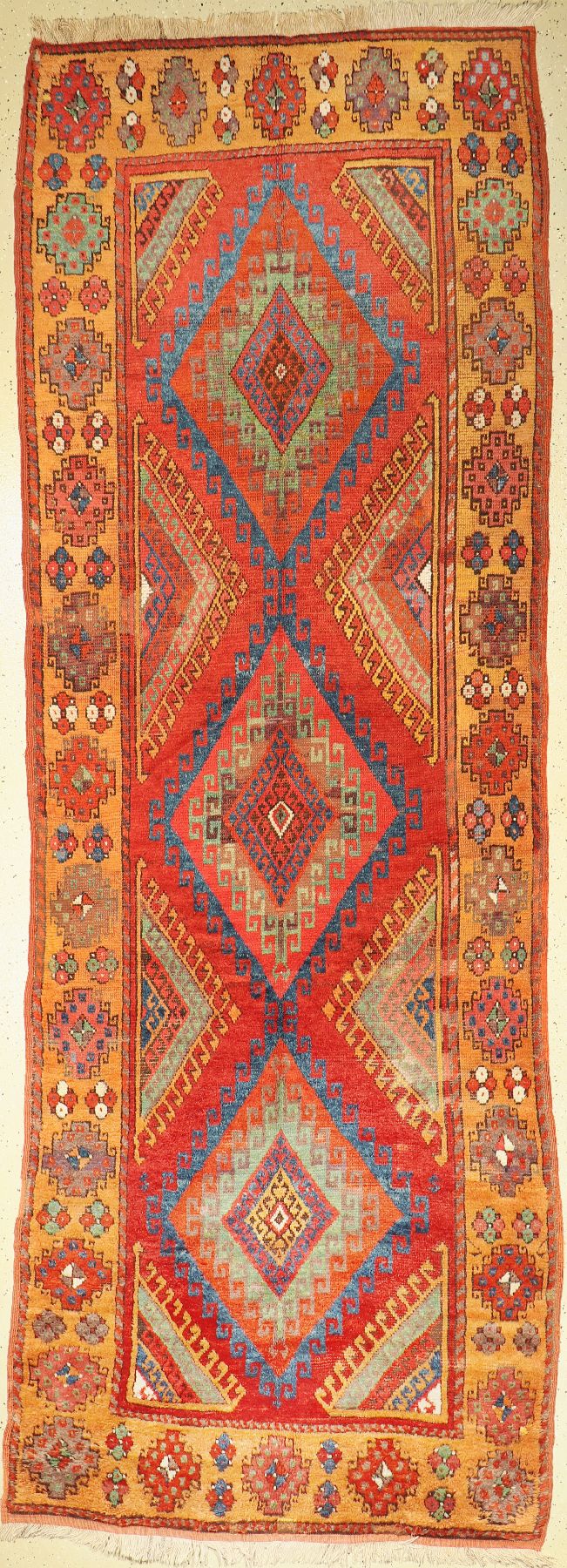Antiker Konya mit seltener, safrangelber Bordüre, Türkei, 19 Jhd., Wolle geknüpft auf Wolle, ca.355 x 125 cm, EHZ: 3,(guter Zustand)