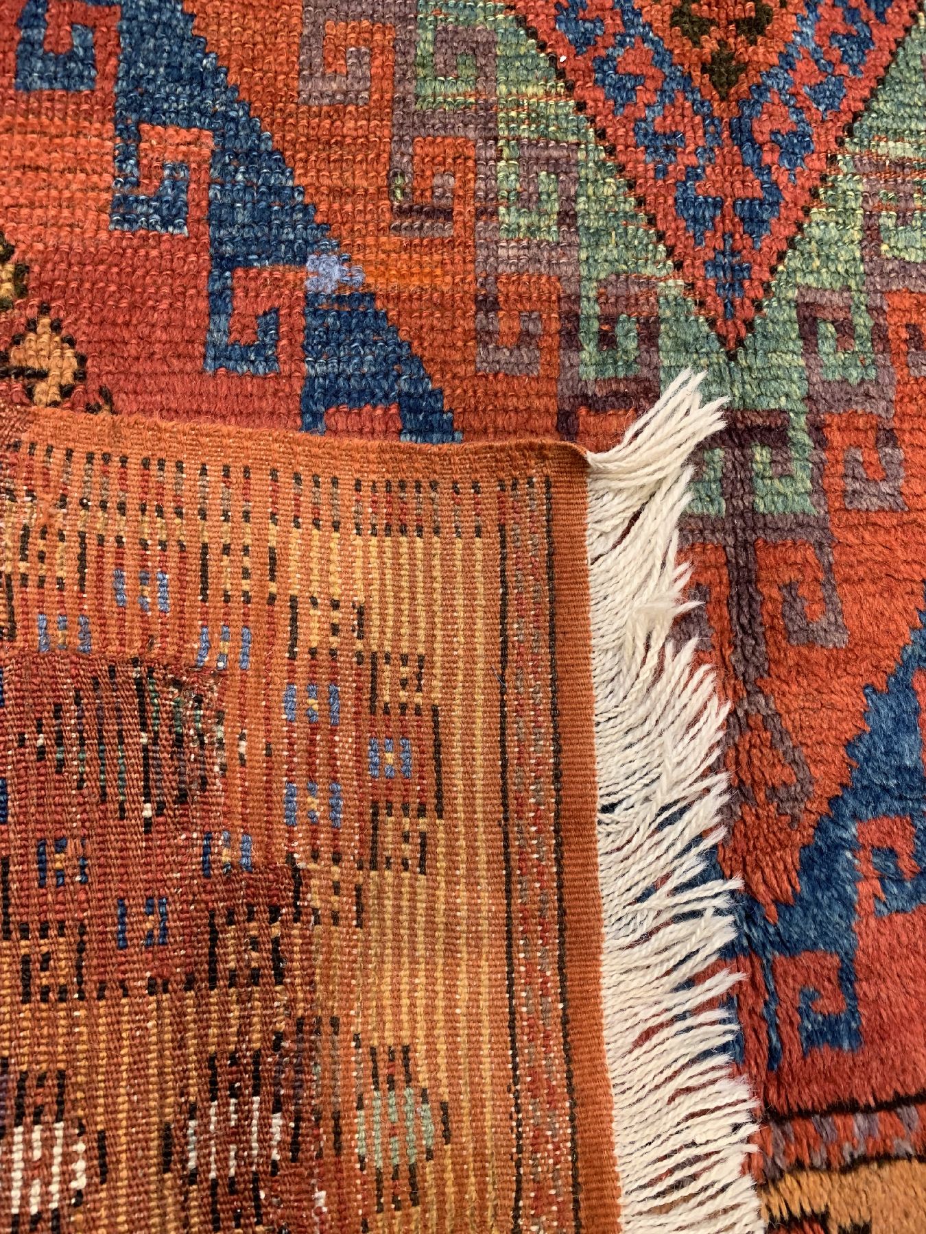 Detail f: Antiker Konya mit seltener, safrangelber Bordüre, Türkei, 19 Jhd., Wolle geknüpft auf Wolle, ca.355 x 125 cm, EHZ: 3,(guter Zustand)