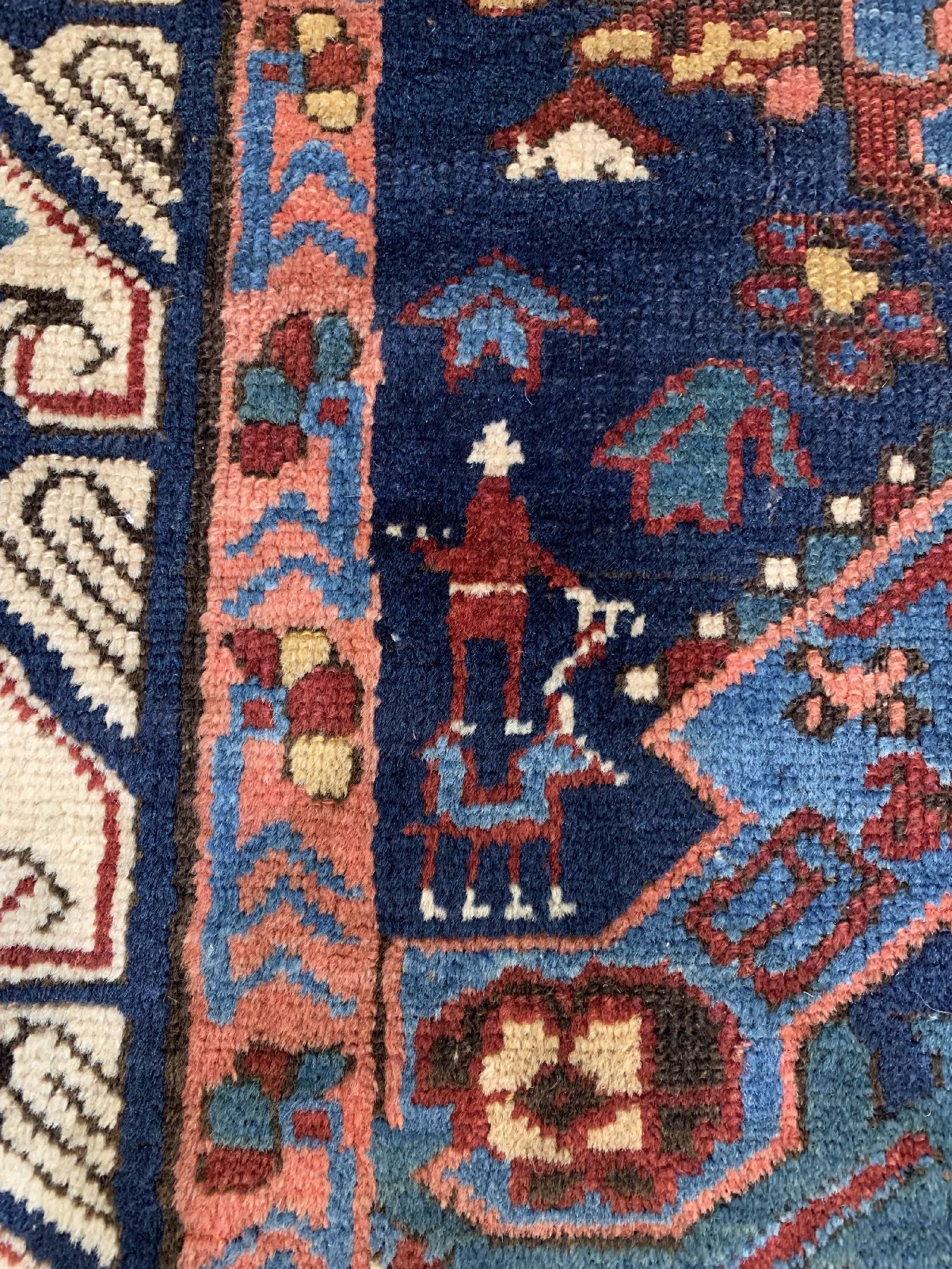 Detail b: Antiker Seychur, Ostkaukasus Kuba-Gebiet, Ende 19 Jhd., Wolle geknüpft auf Wolle, ca. 330 x 110 cm, EHZ: 3(guter Zustand).