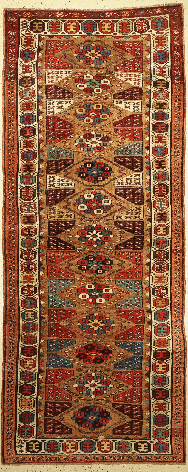 Antiker Nordwestpersischer, Teppich, um 1900, Wolle geknüpft auf Wolle, ca. 304 x 125 cm, EHZ: 2-3,(guter Zustand).