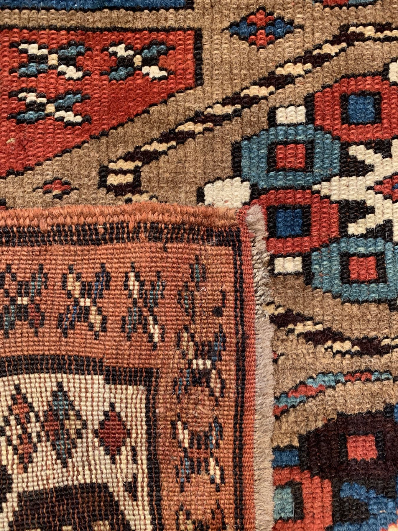 Detail d: Antiker Nordwestpersischer, Teppich, um 1900, Wolle geknüpft auf Wolle, ca. 304 x 125 cm, EHZ: 2-3,(guter Zustand).