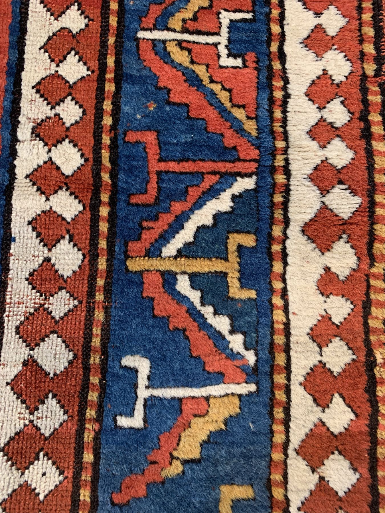 Detail c: Lori Pampak Kazak antik, Zentralkaukasus, Mitte 19 Jhd., Wolle geknüpft auf Wolle, ca. 230 x 177 cm, EHZ: 3-4(Altersbedingt guter Zustand)