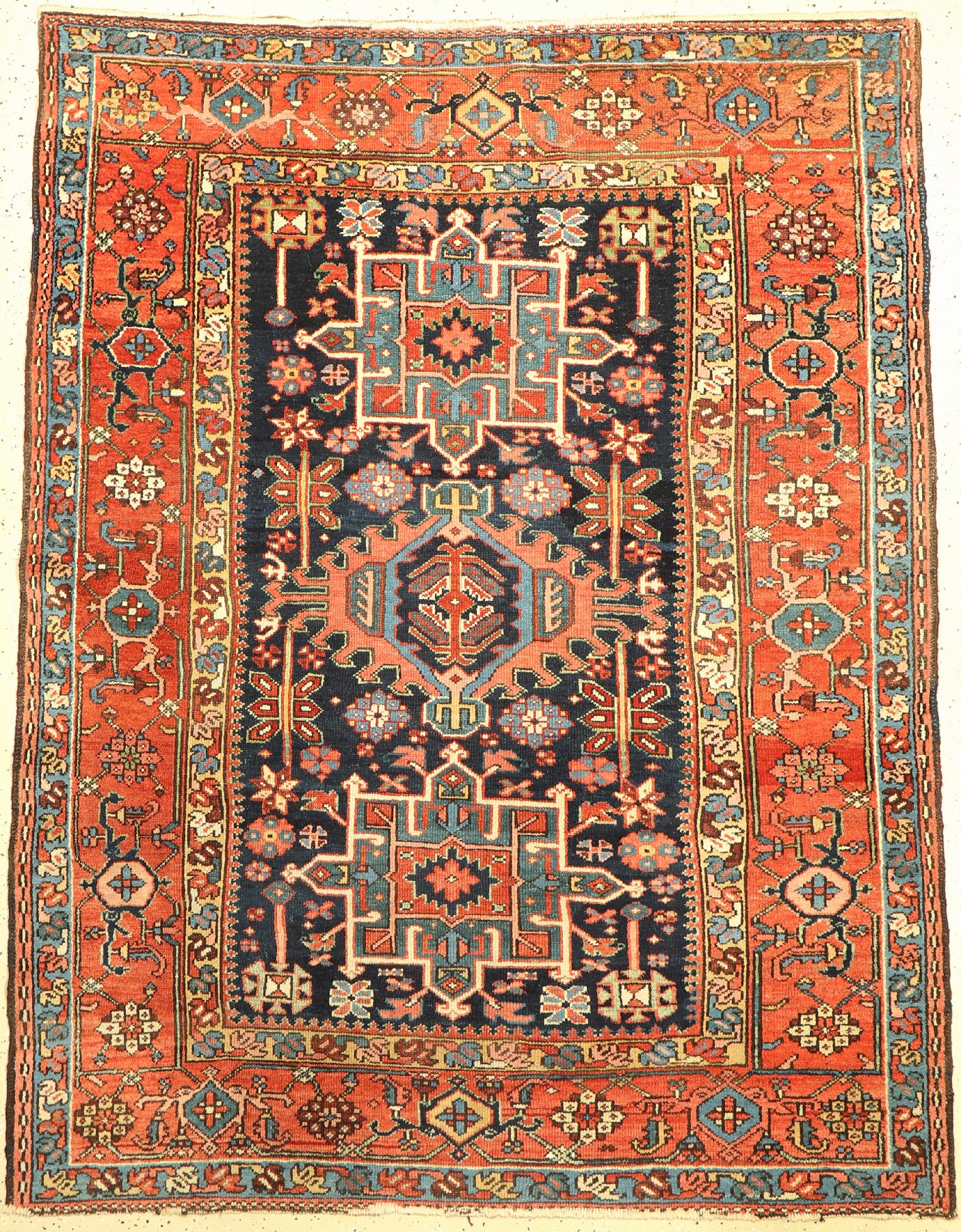 Antiker Heriz, Persien, um 1900, Wolle geknüpft auf Baumwolle, ca. 190 x 150 cm, EHZ:3, (Stellenweise niedriger Flor)