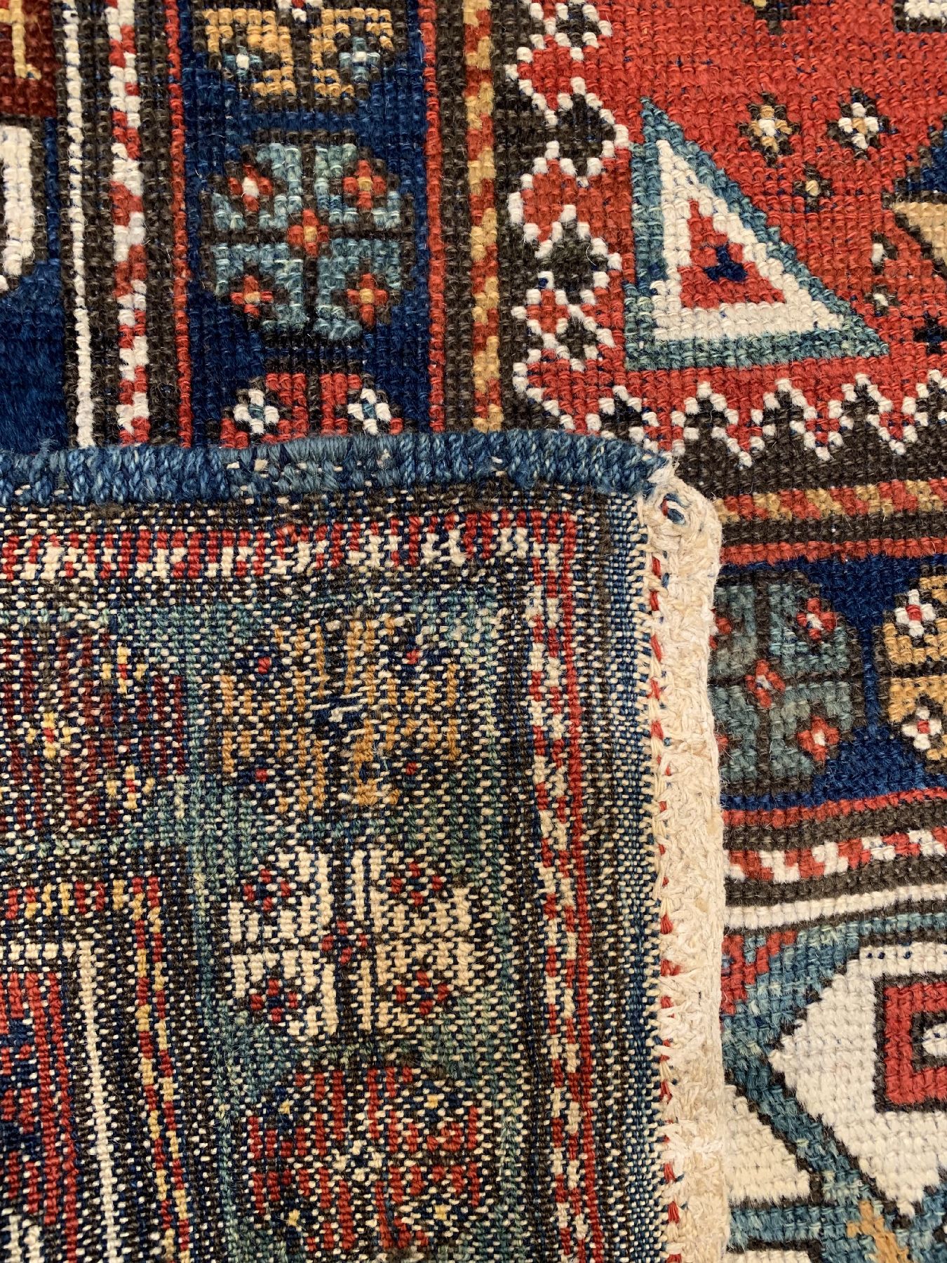 Detail f: Antiker Lesgi Kazak, Kaukasus, Ende 19 Jhd., Wolle geknüpft auf Wolle, ca. 200 x 147 cm, EHZ: 3(gleichmäßig niedriger Flor)